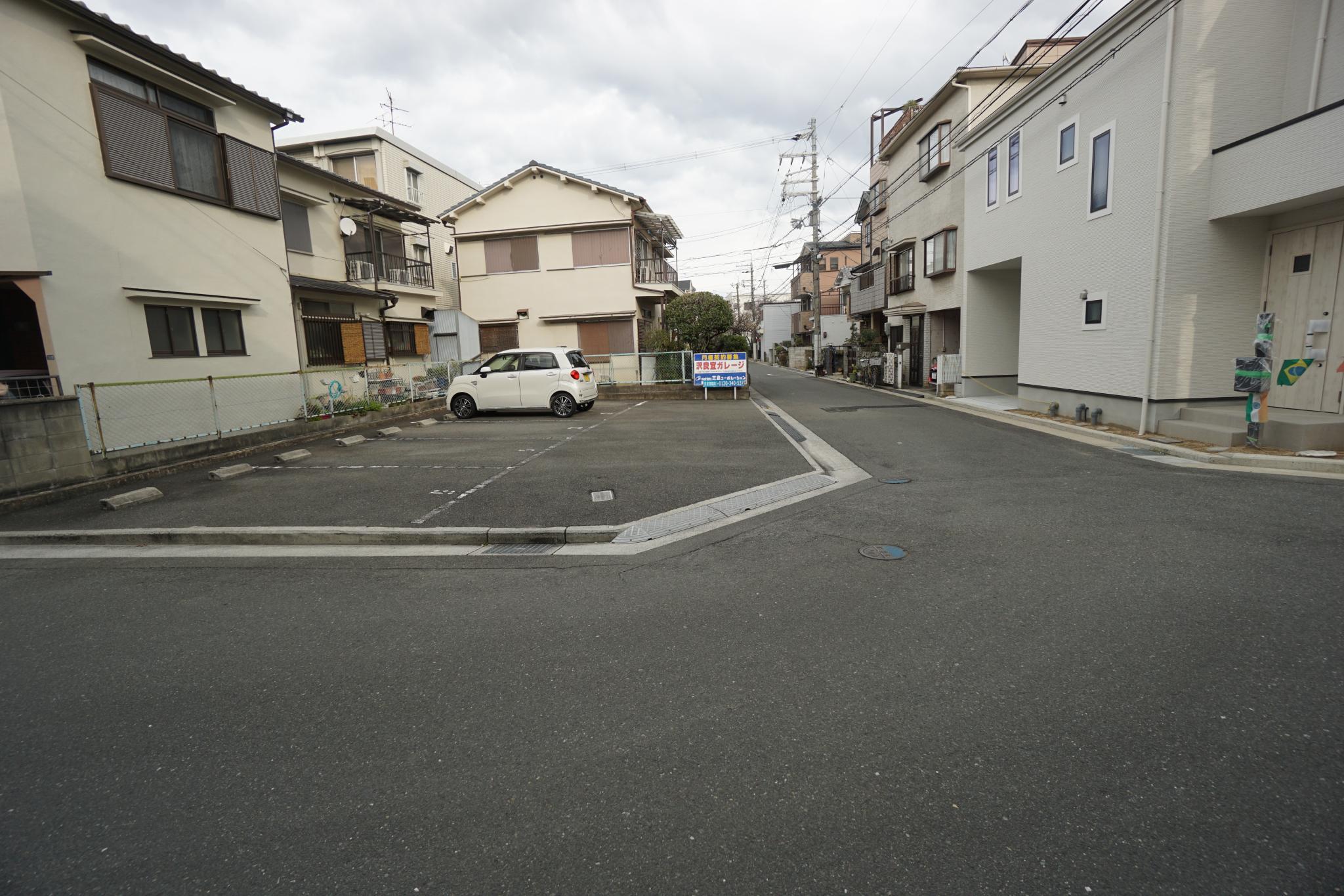 沢良宜西四丁目駐車場の外観・駐車場イメージ1枚目