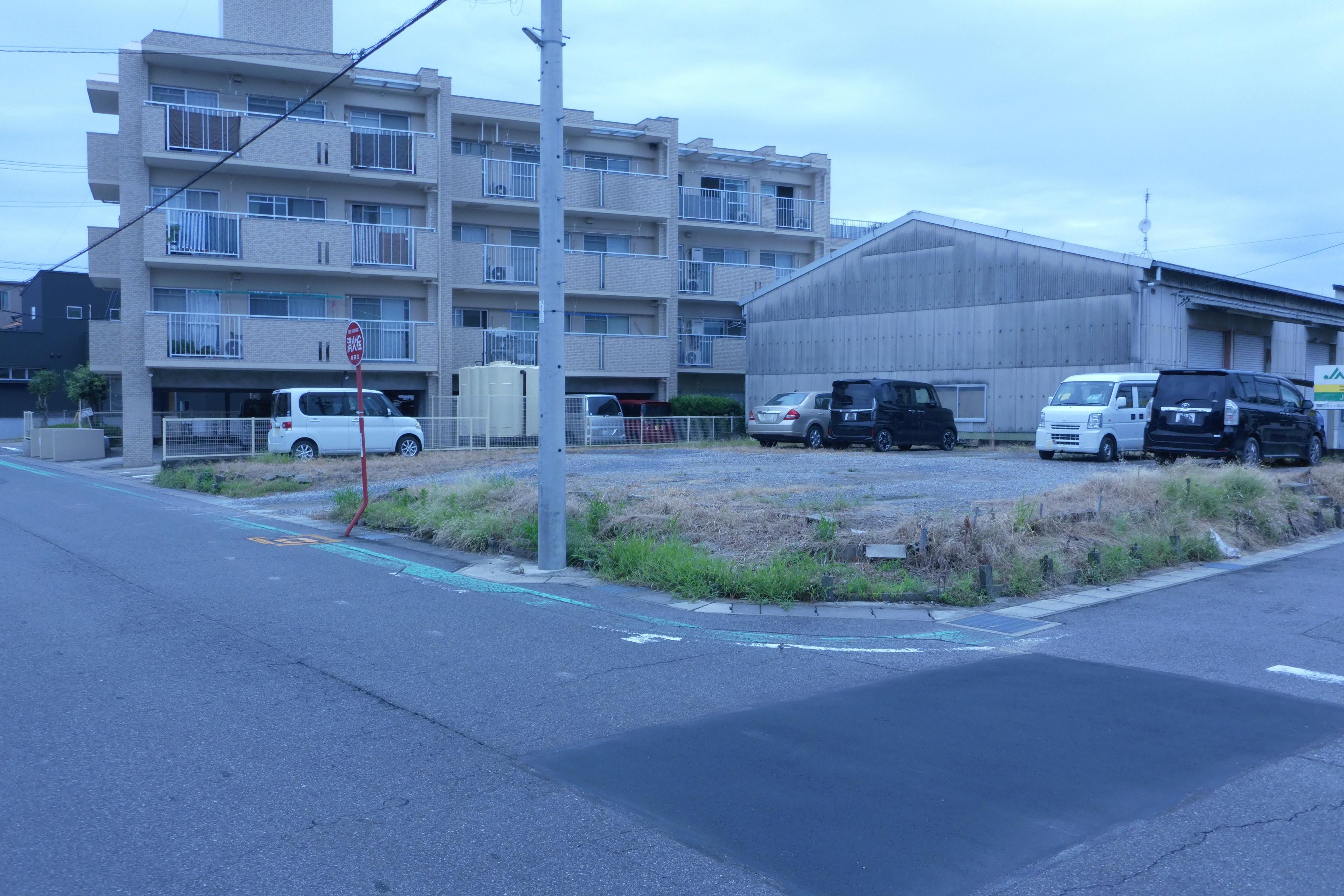 320011の外観・駐車場イメージ1枚目