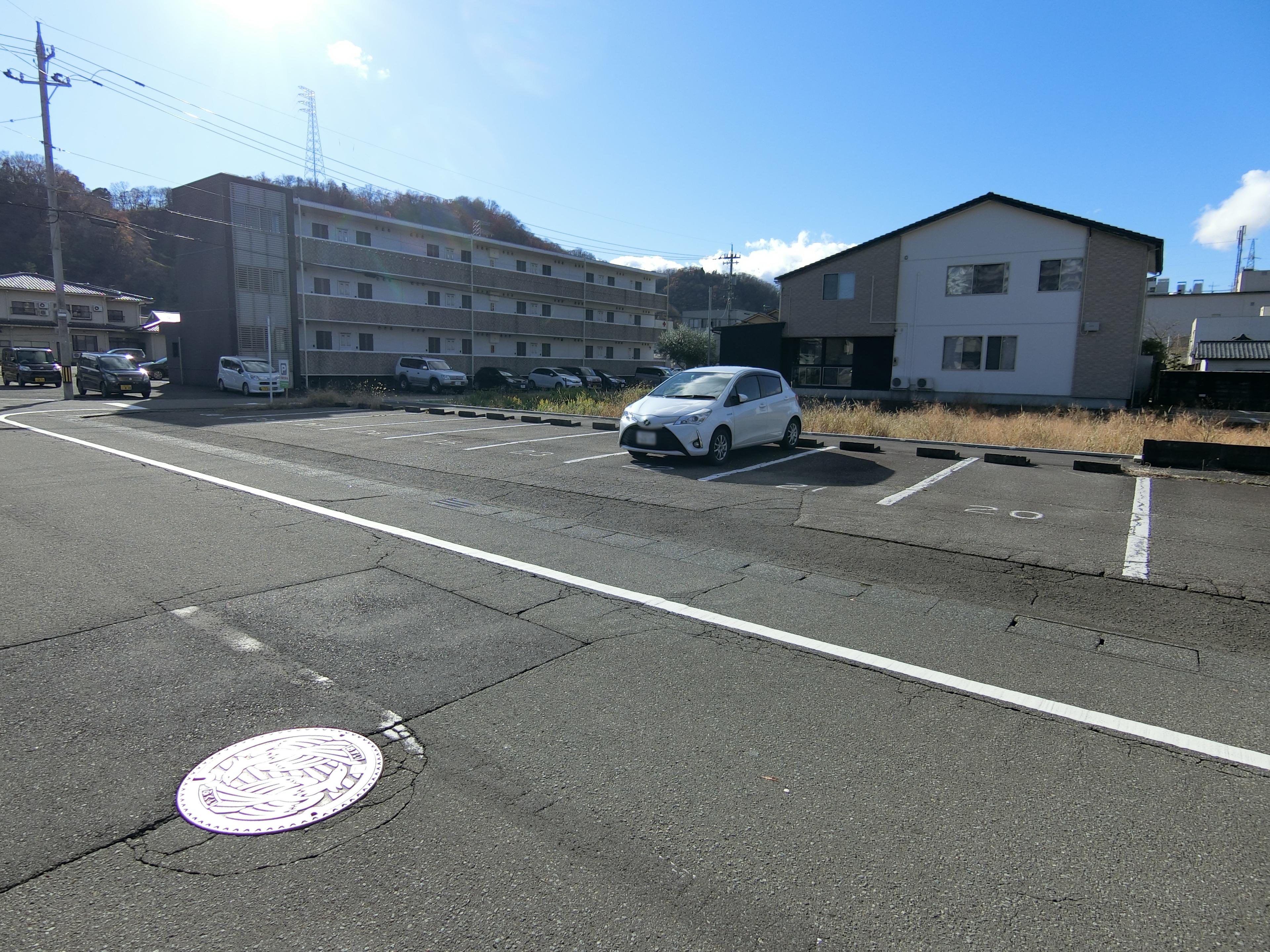 月見3丁目202・岩塚月極駐車場の外観・駐車場イメージ1枚目