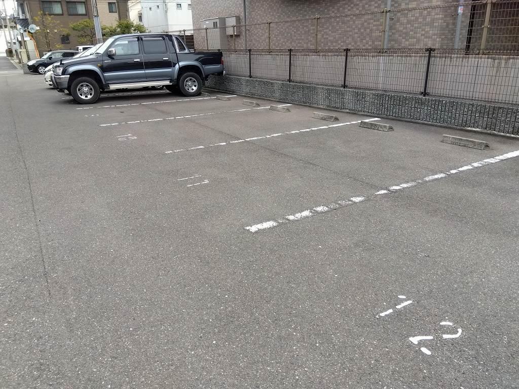 アリナン(31546)の外観・駐車場イメージ1枚目