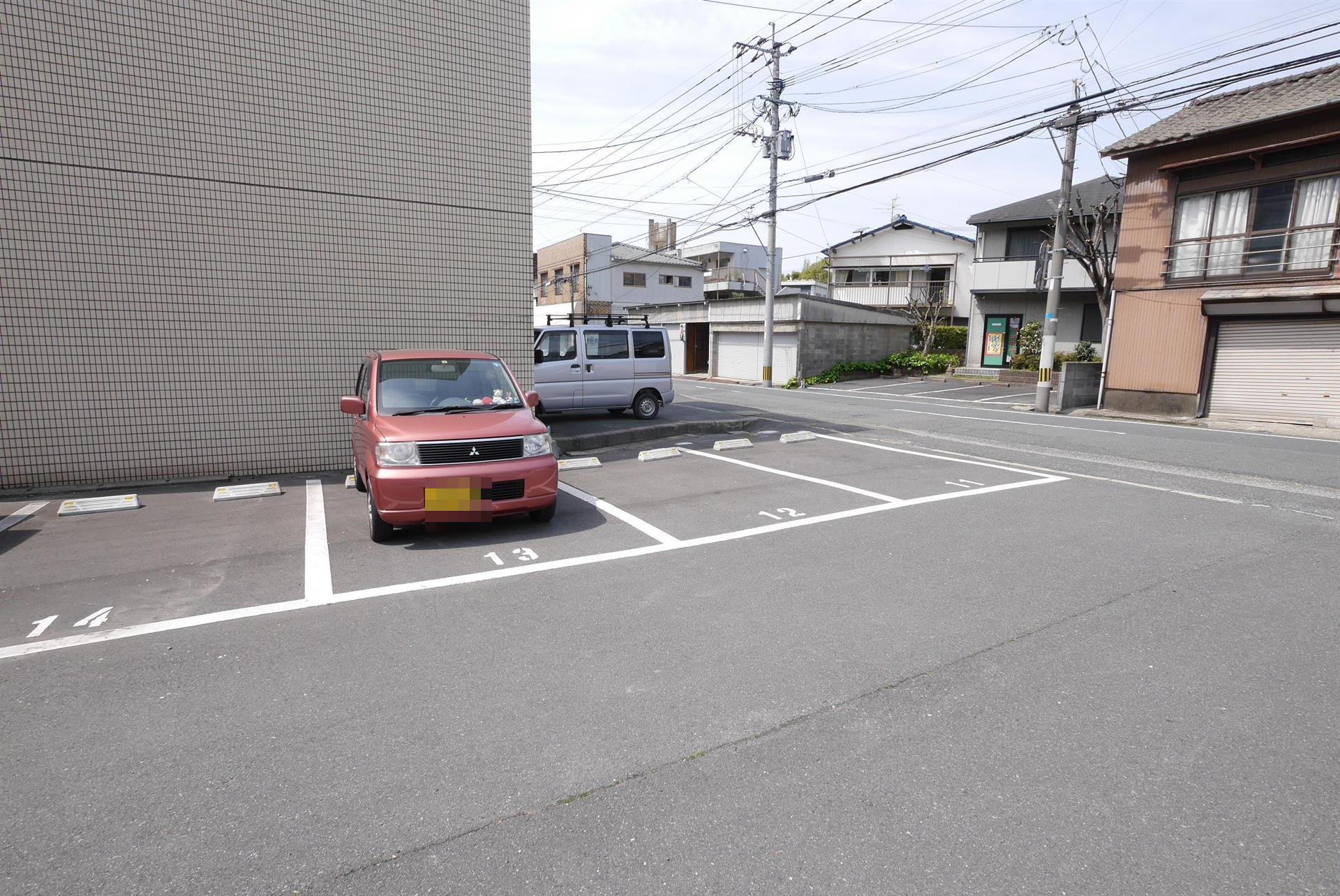 清納ハイツ月極駐車場の外観・駐車場イメージ2枚目
