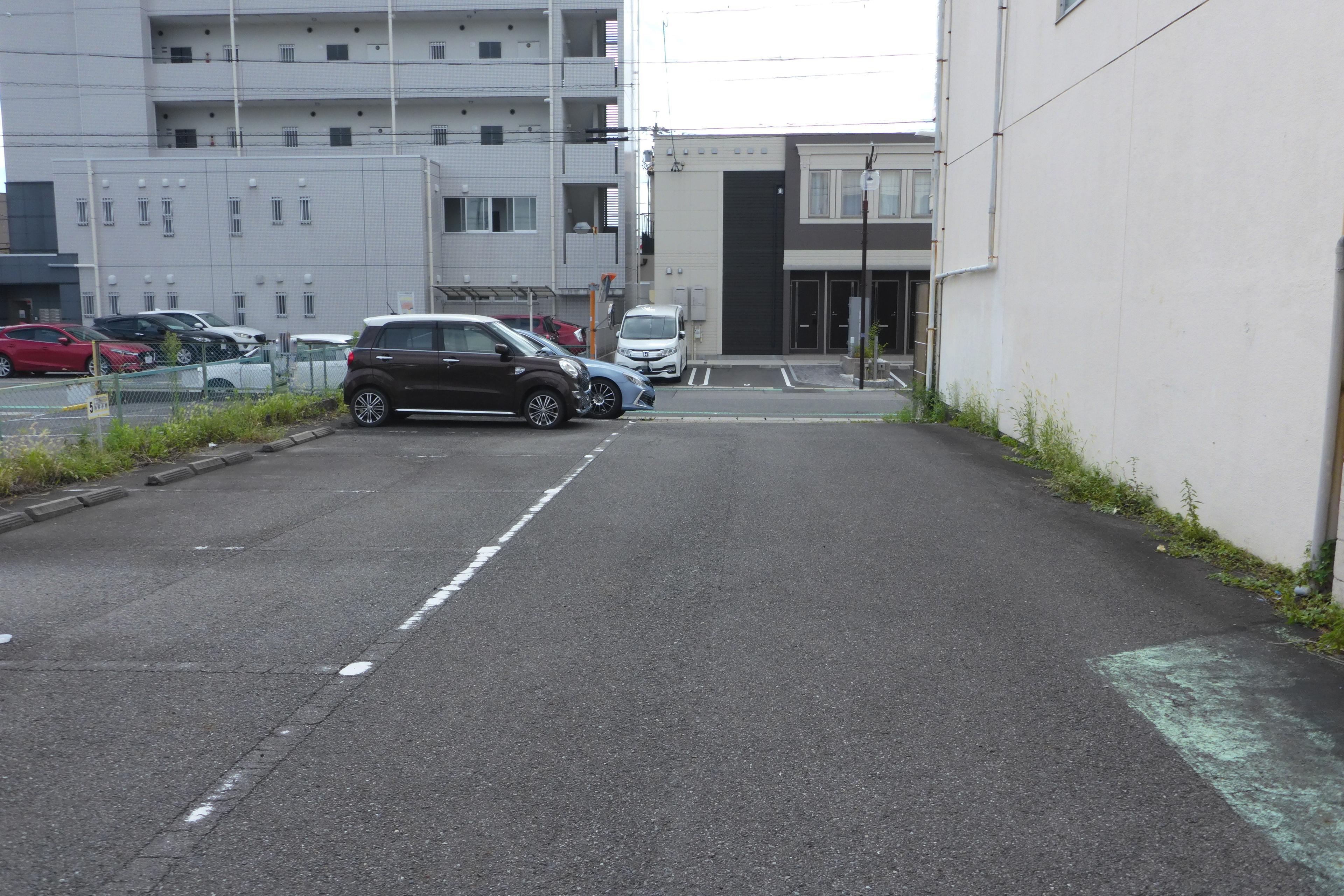 320106の外観・駐車場イメージ2枚目