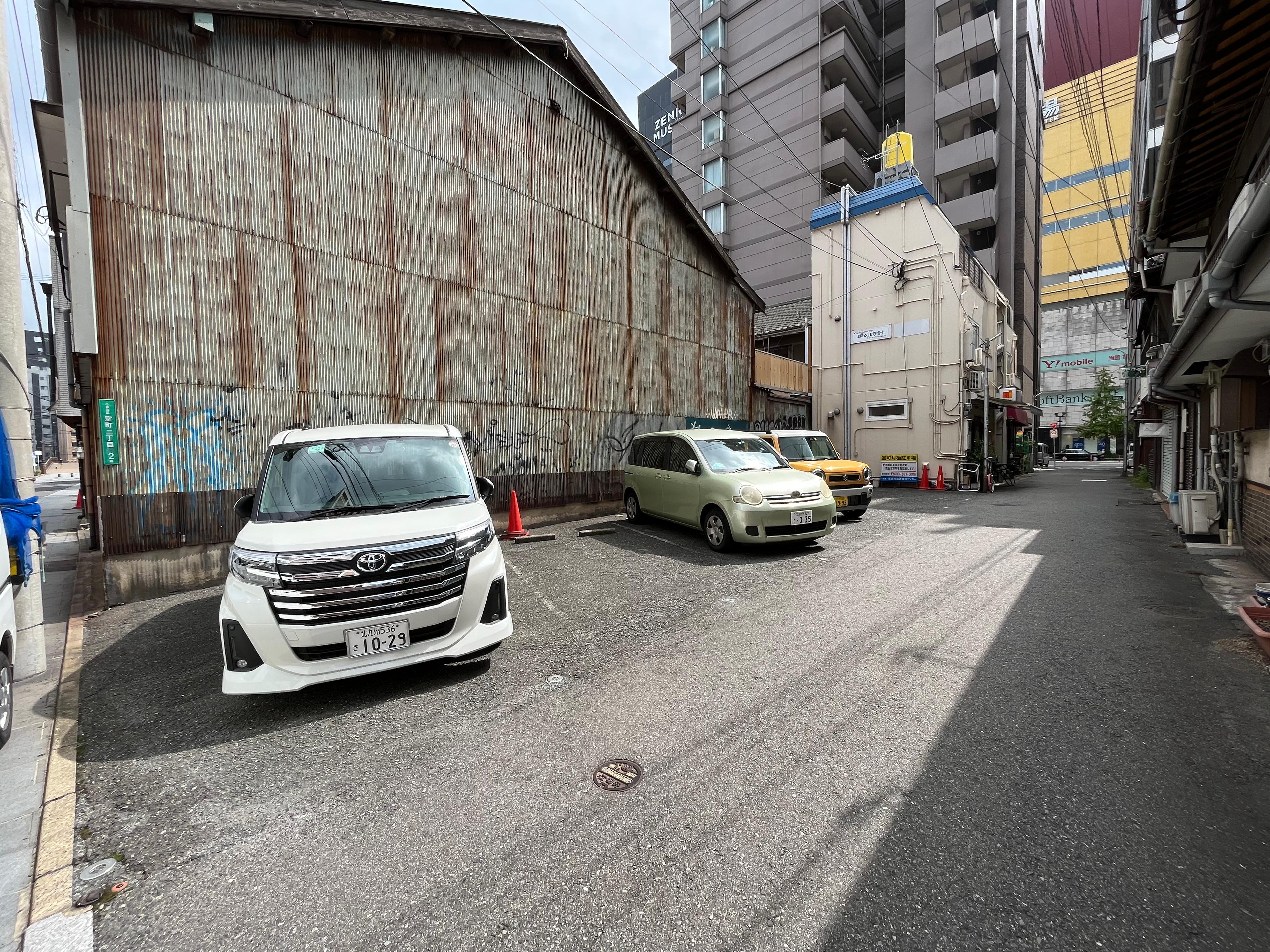 室町月極駐車場の外観・駐車場イメージ1枚目