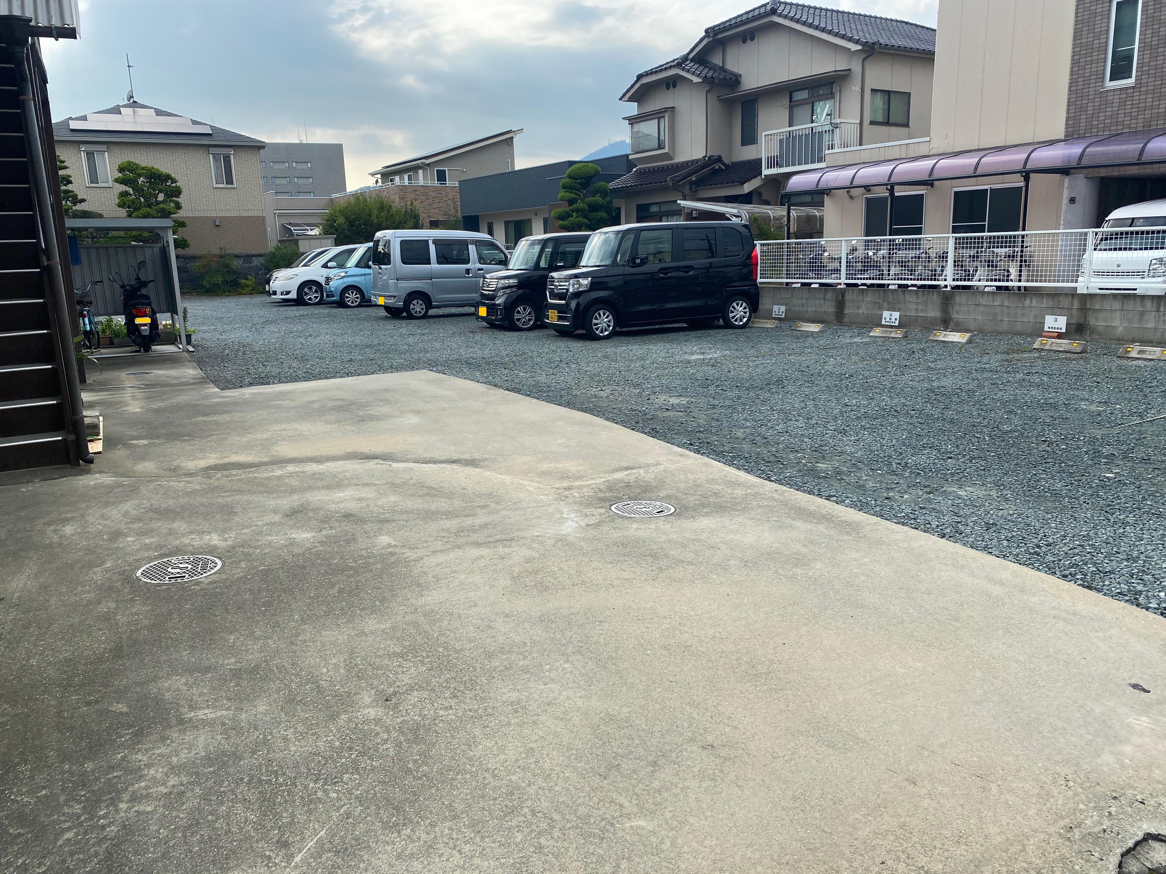 吉村大扇堂月極駐車場の外観・駐車場イメージ2枚目