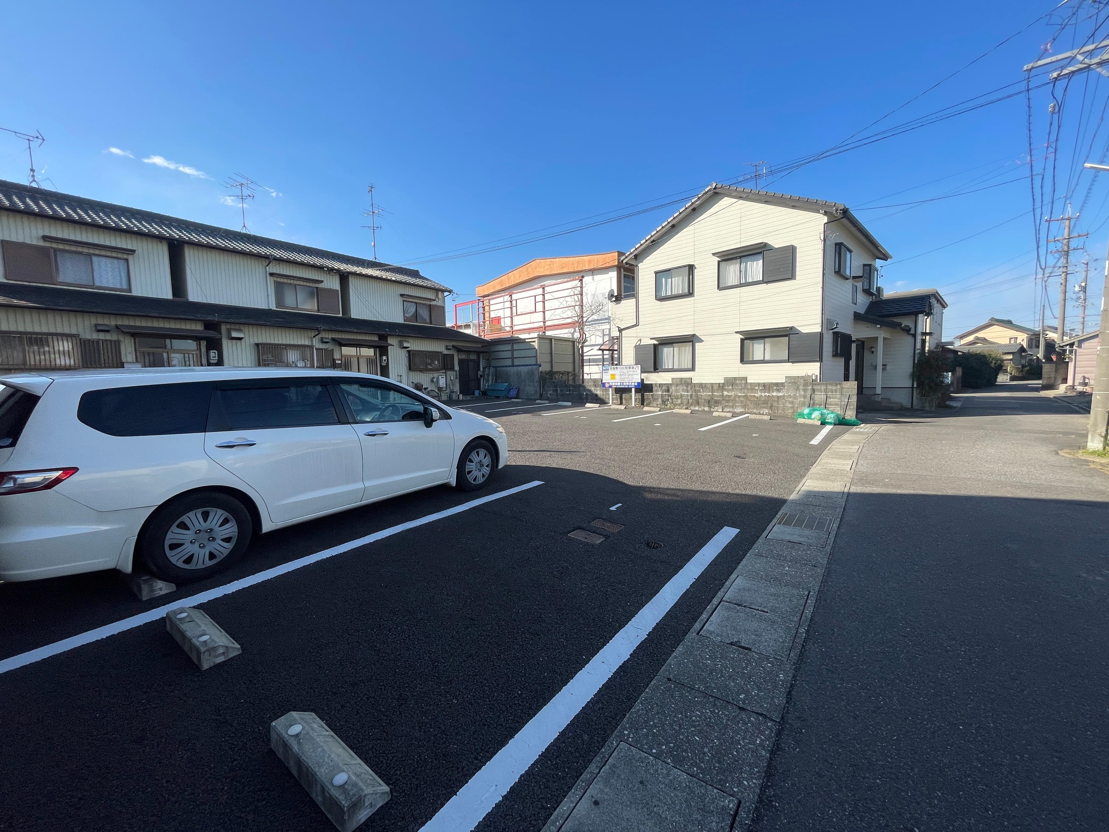 居屋敷1080駐車場の外観・駐車場イメージ2枚目