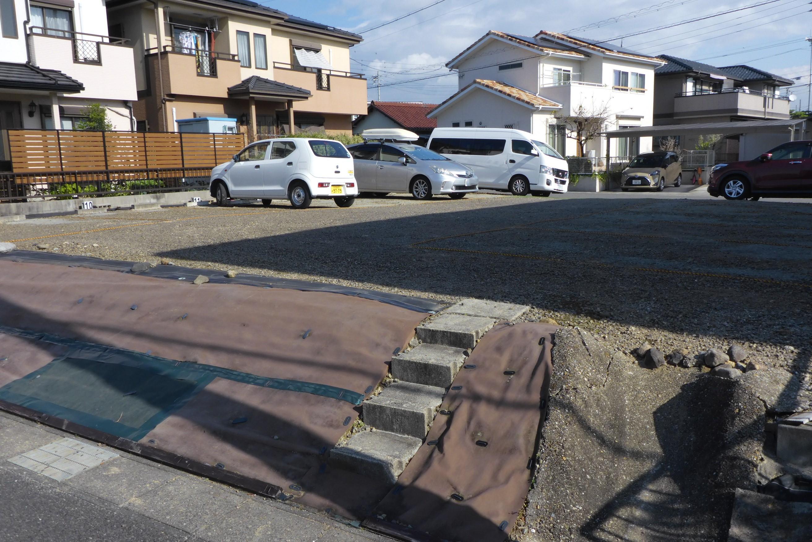向第二駐車場の外観・駐車場イメージ3枚目