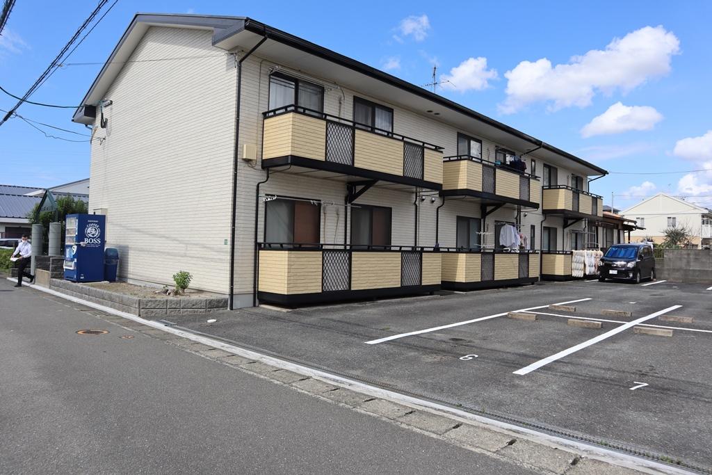フォブール安田の外観・駐車場イメージ1枚目