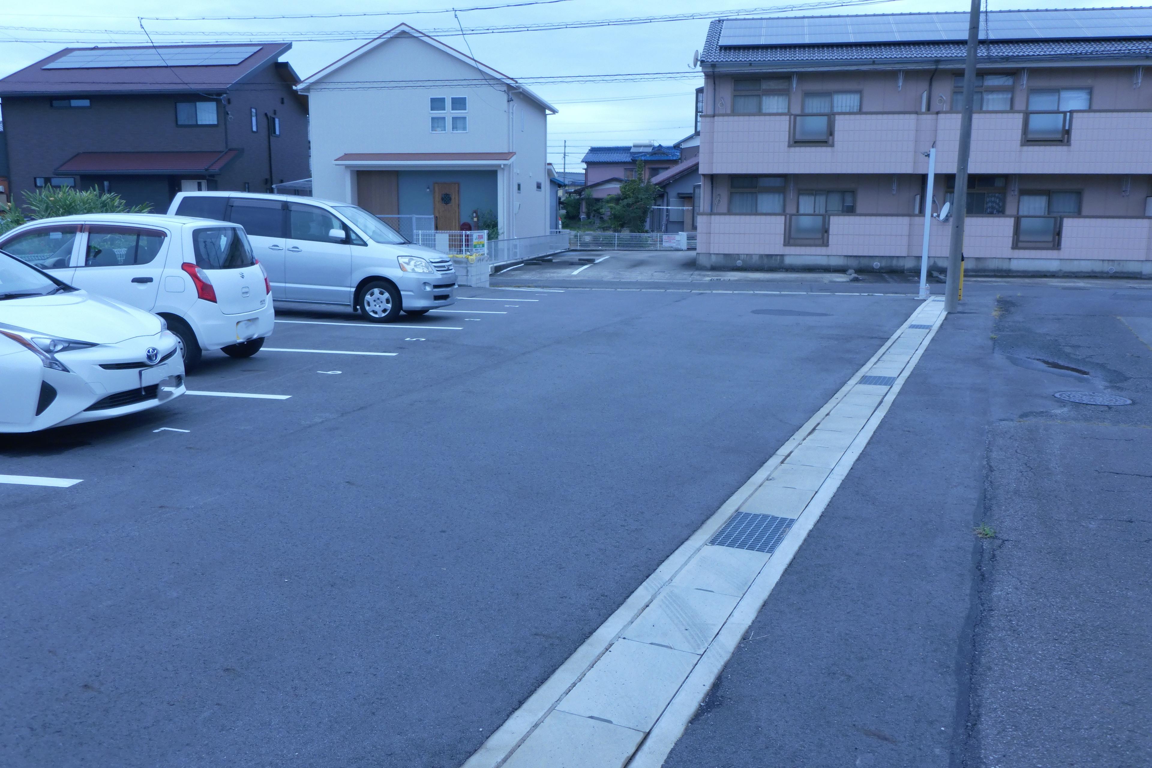 320141の外観・駐車場イメージ2枚目