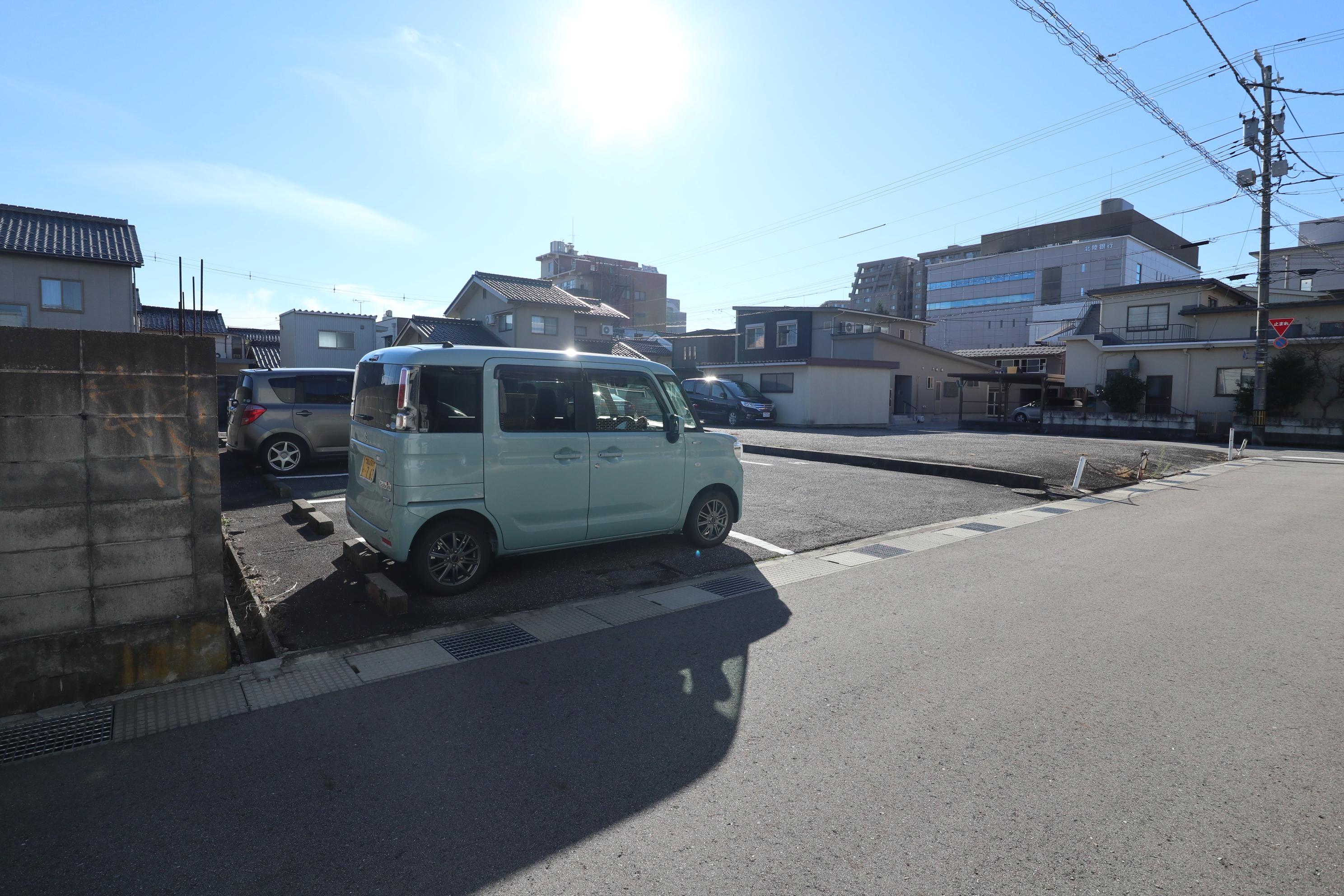 東田地方町2丁目5-2月極駐車場の外観・駐車場イメージ2枚目