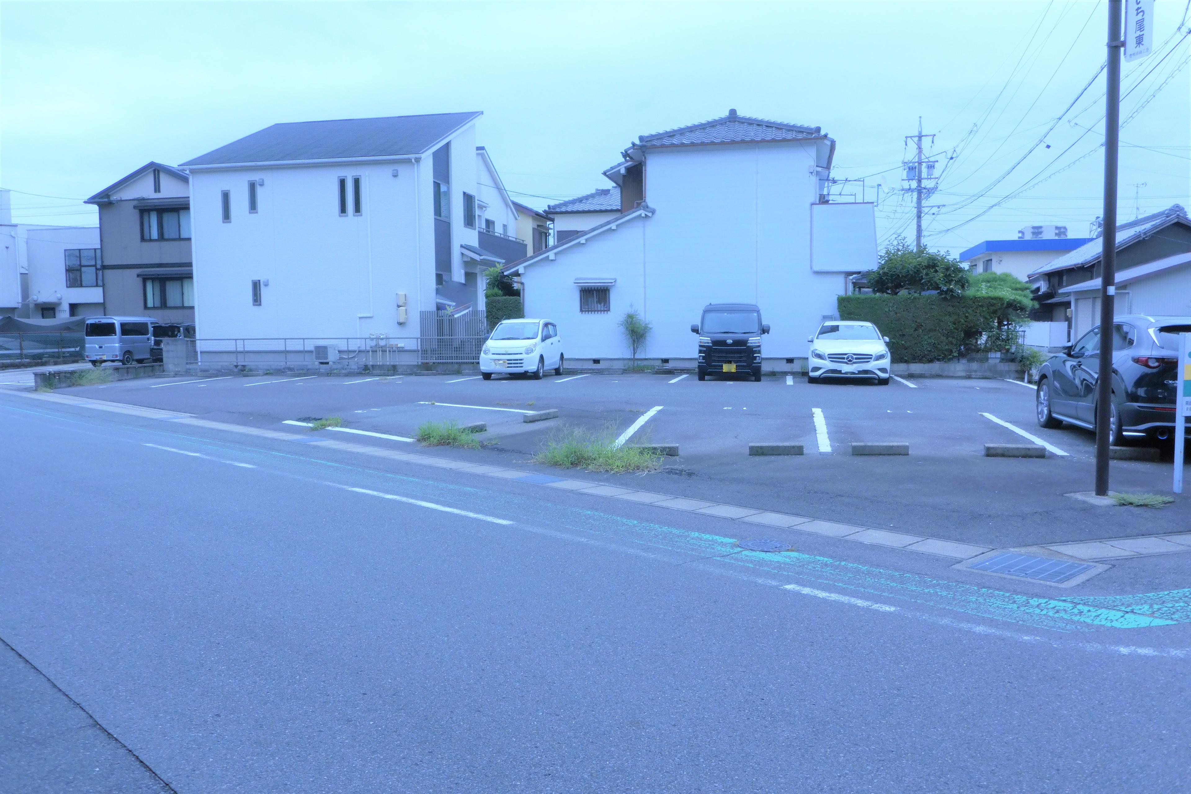 320119の外観・駐車場イメージ1枚目