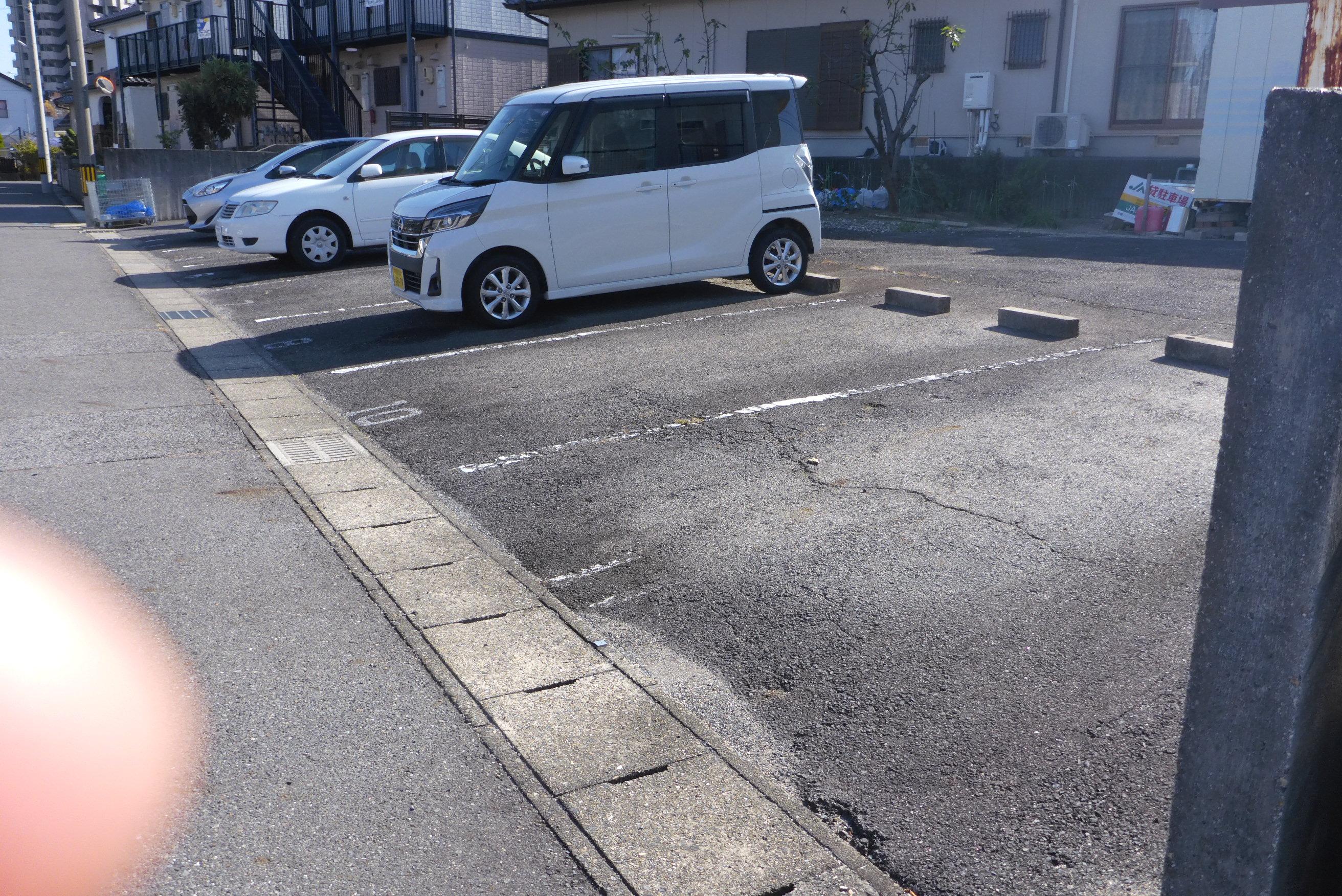 原邸駐車場の外観・駐車場イメージ2枚目