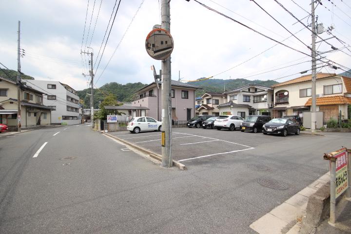 緑井ｶﾞﾚｰｼﾞの外観・駐車場イメージ2枚目