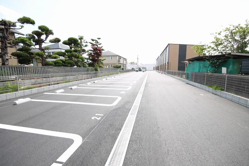 Maisonette land 竹鼻ABの外観・駐車場イメージ1枚目