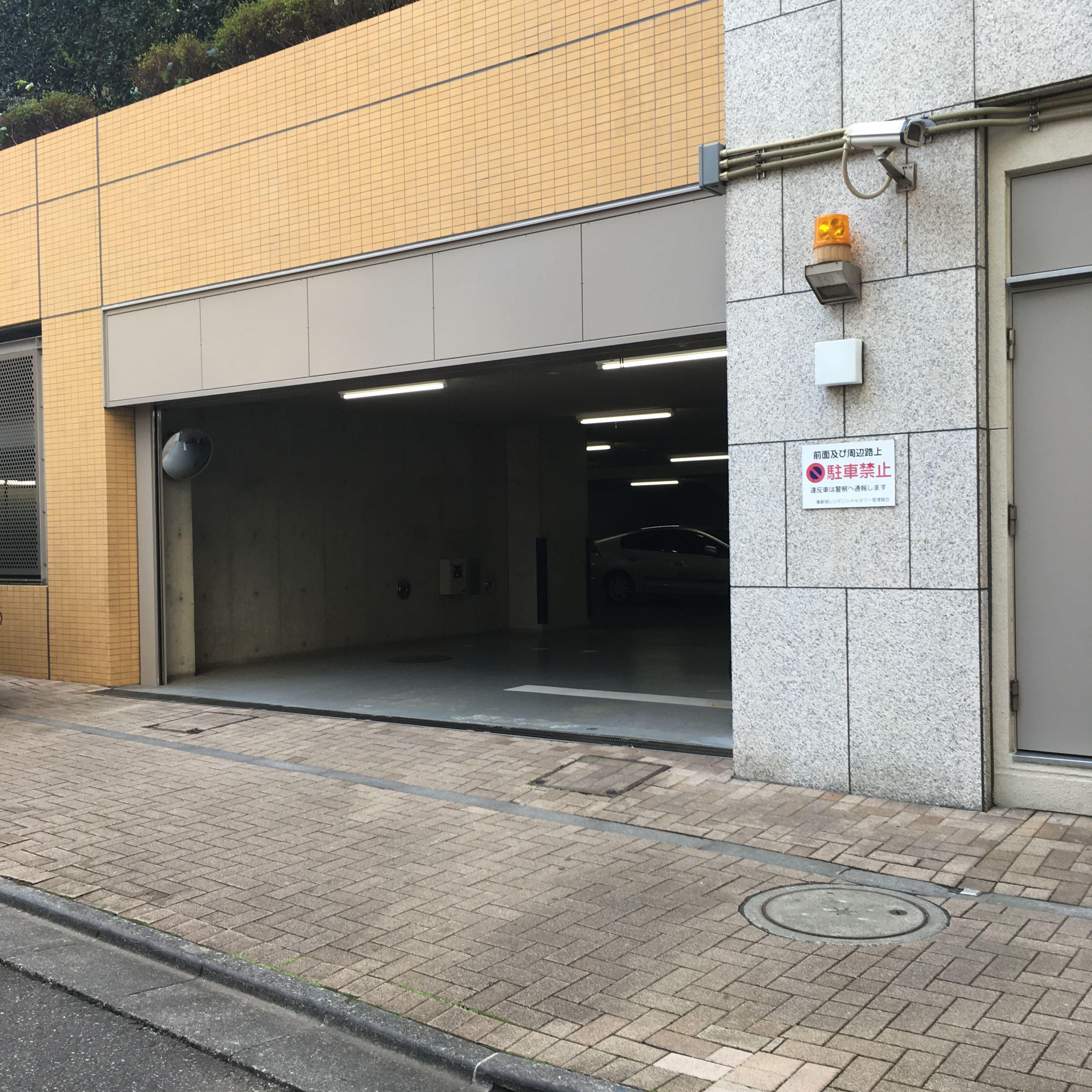 東新宿レジデンシャルタワーの外観・駐車場イメージ1枚目