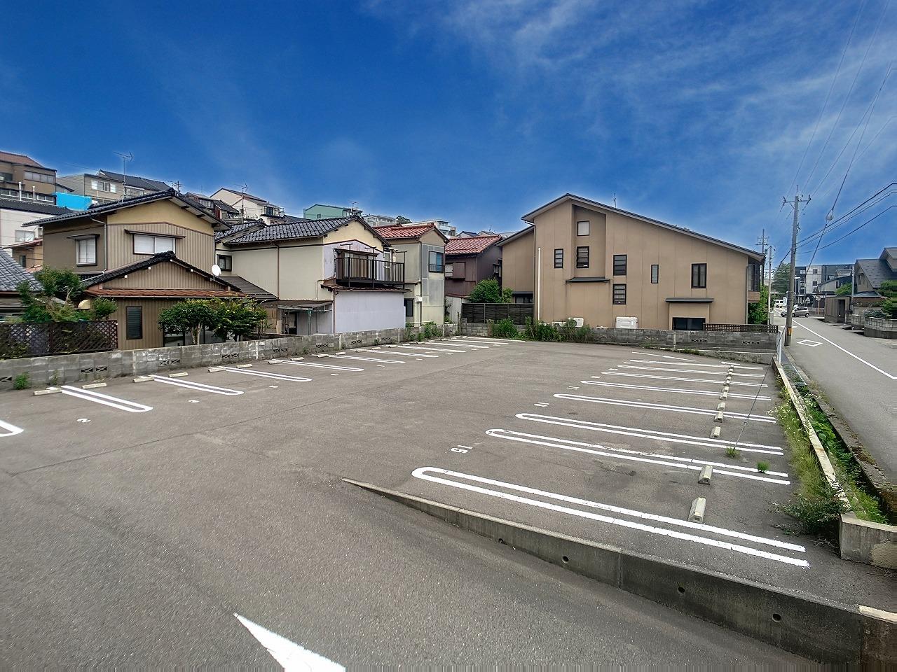 さの駐車場の外観・駐車場イメージ2枚目
