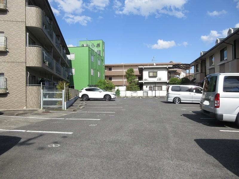 ハイツ山田モータープールの外観・駐車場イメージ1枚目