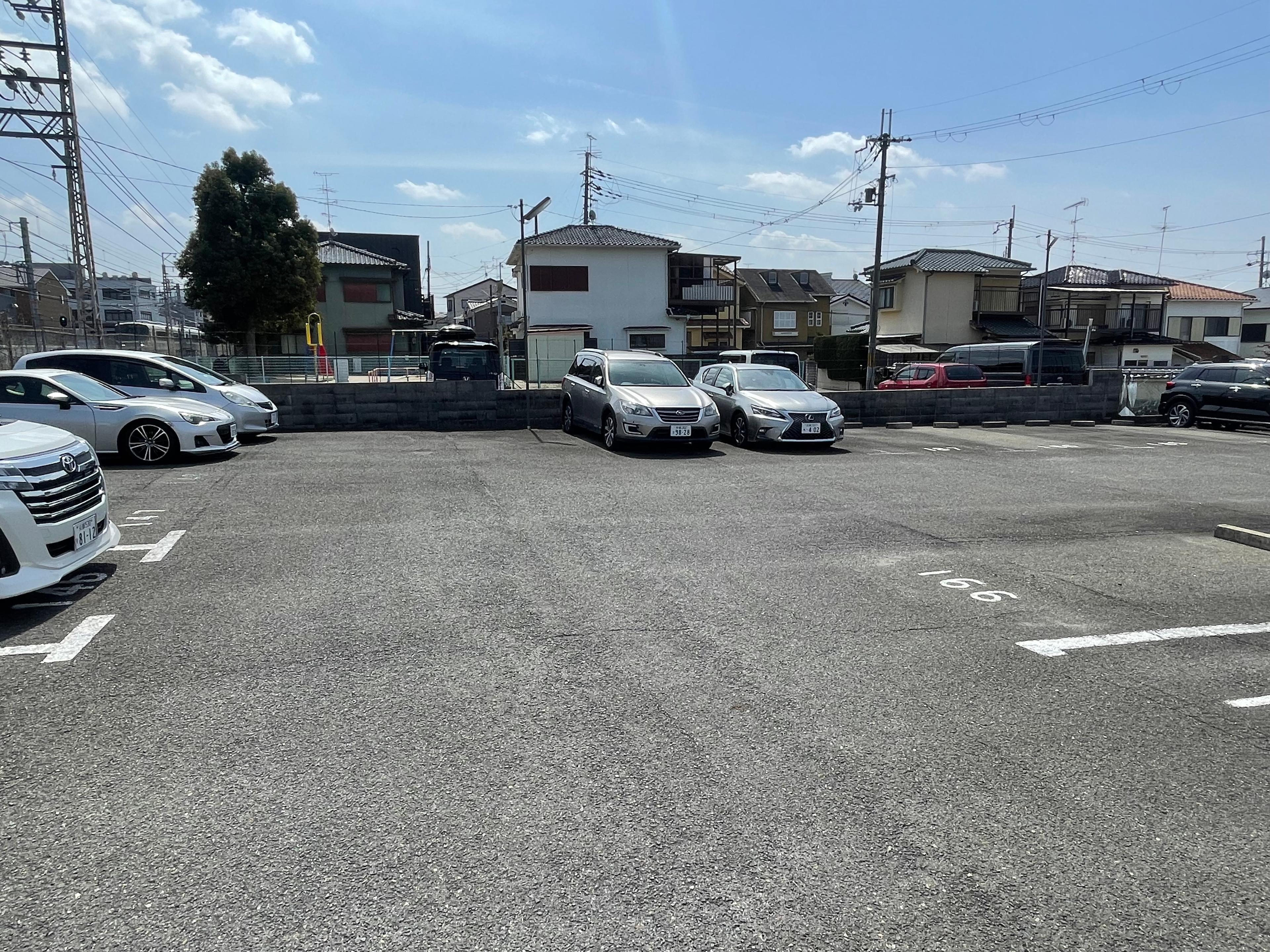安井ガレージの外観・駐車場イメージ2枚目