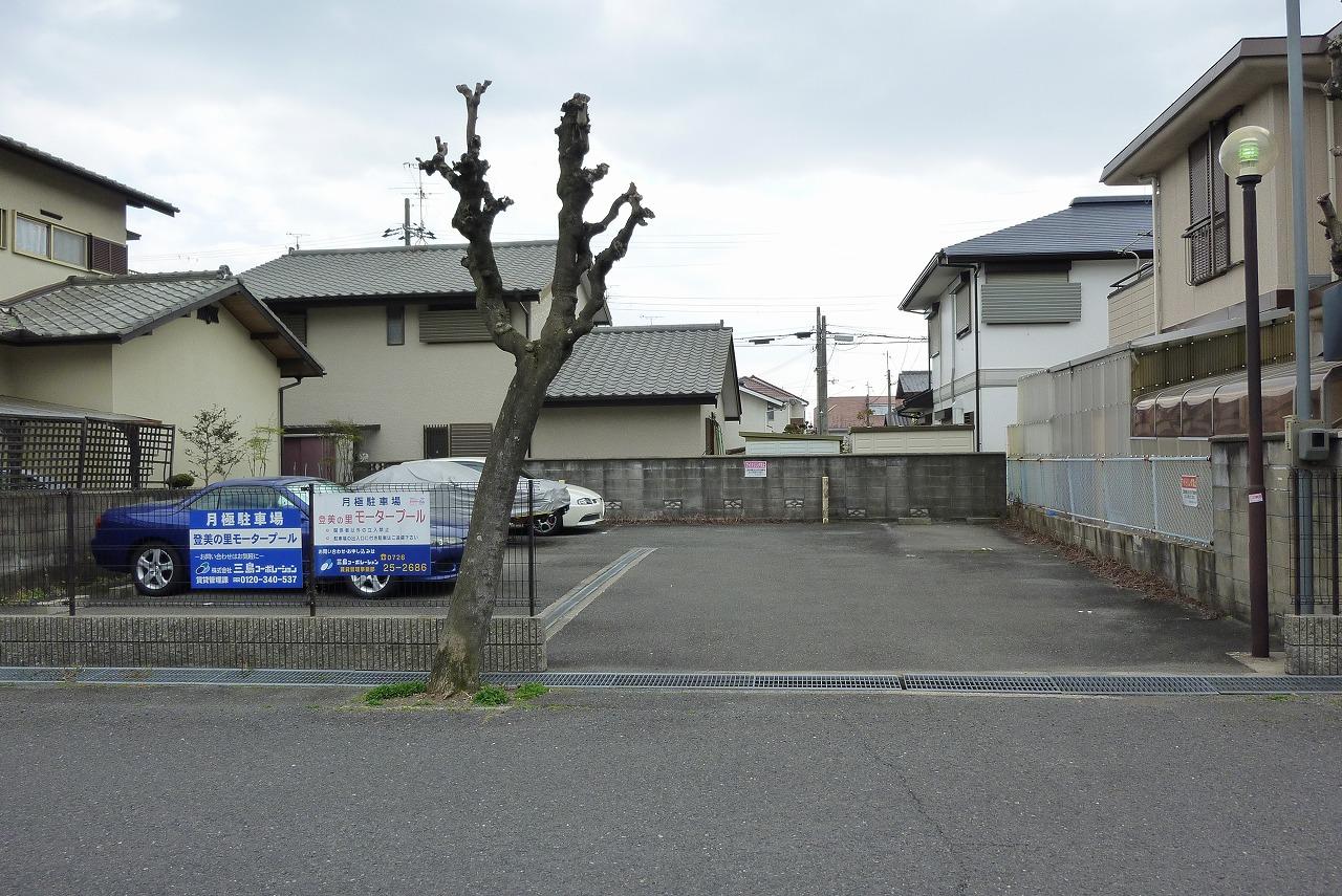 登美の里モータープールの外観・駐車場イメージ2枚目