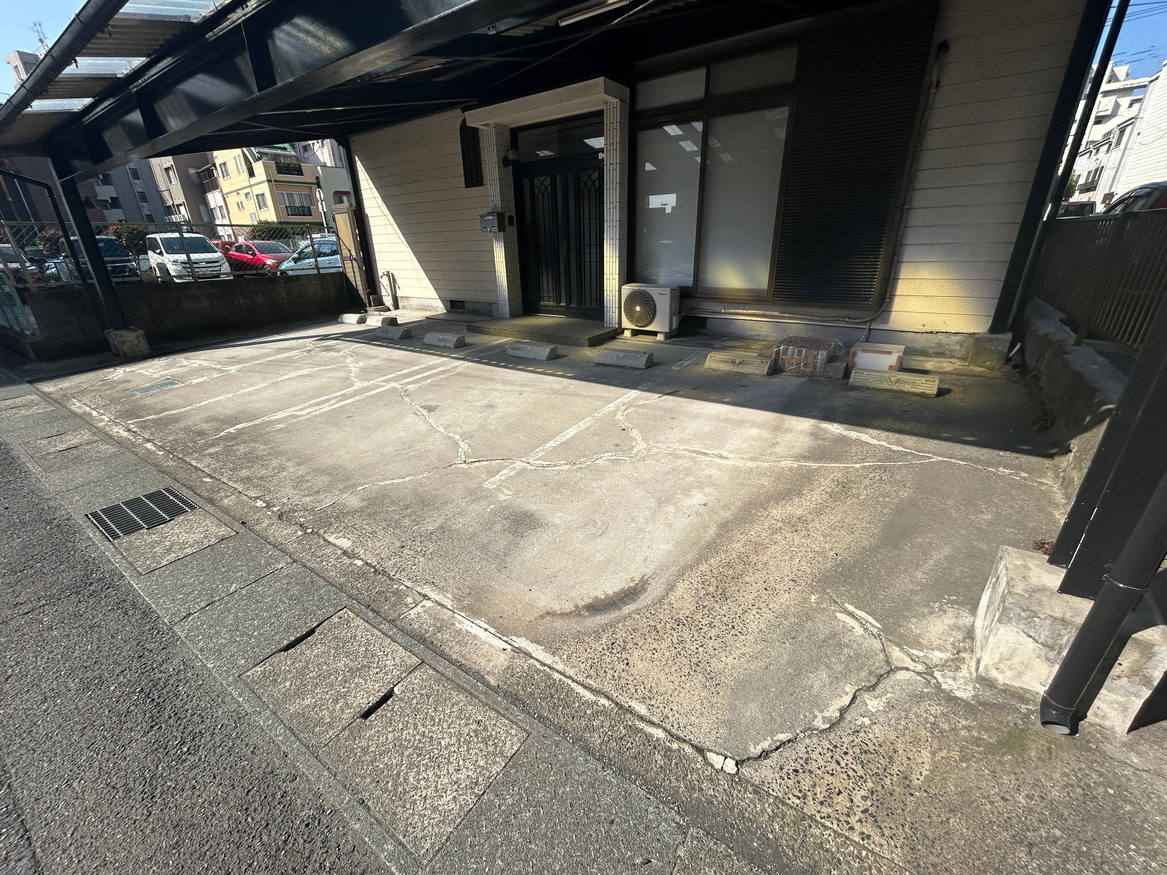 易居町貸家の外観・駐車場イメージ3枚目