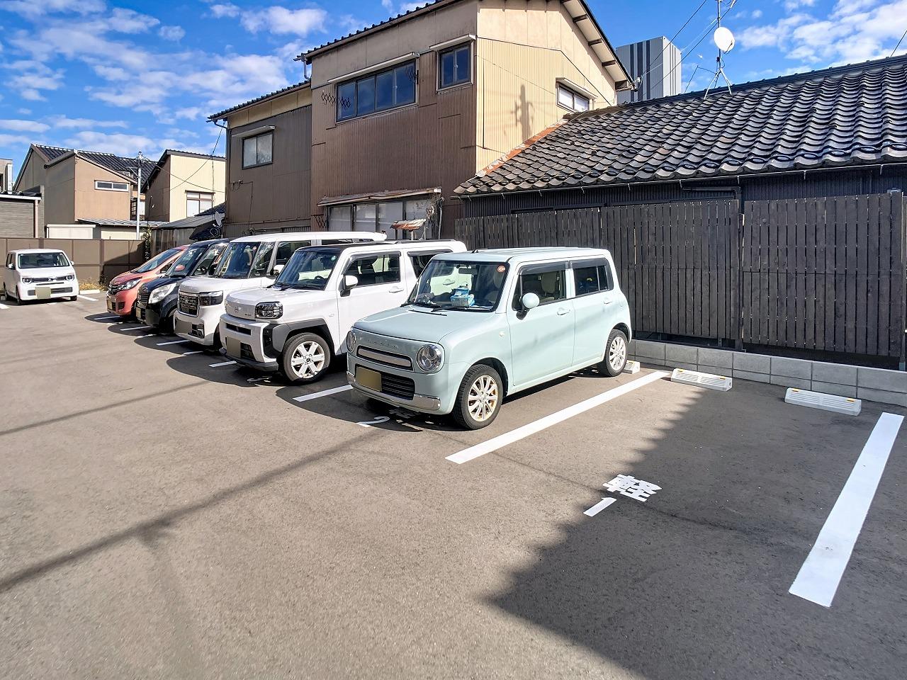 芳斉2丁目パーキングの外観・駐車場イメージ2枚目