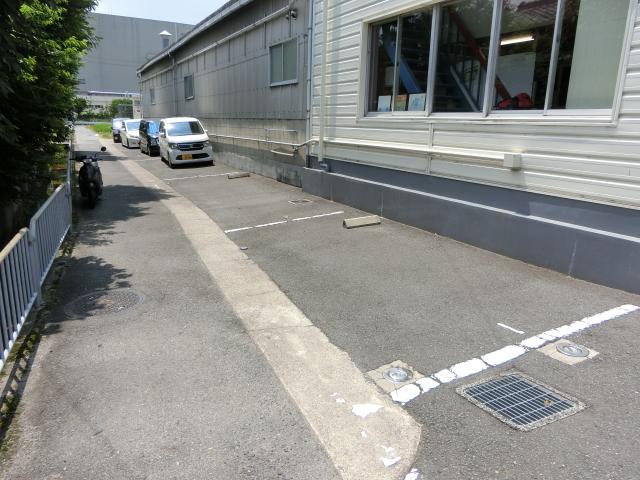ジュネス菱川ガレージの外観・駐車場イメージ1枚目