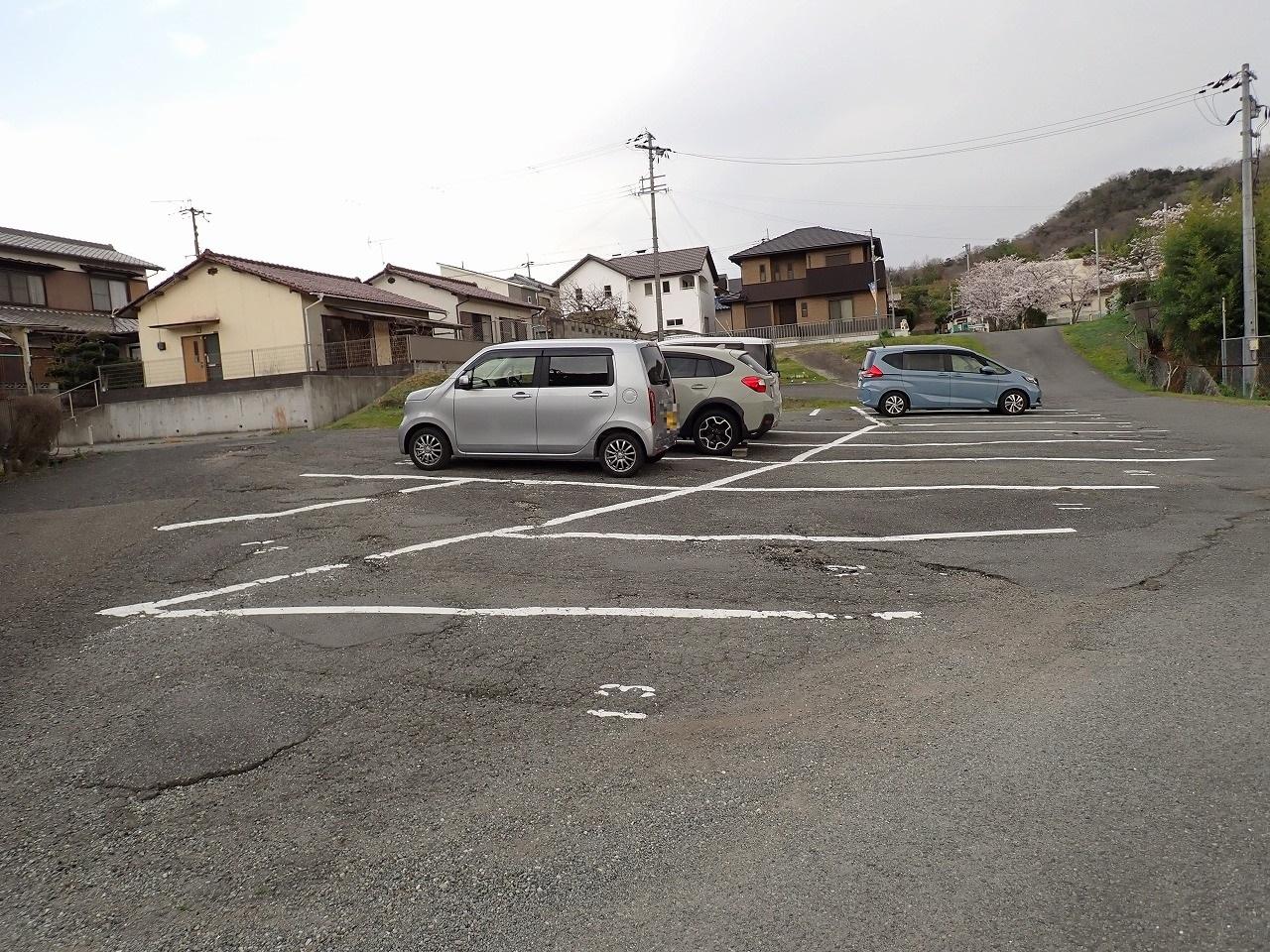 幼稚園下駐車場の外観・駐車場イメージ1枚目