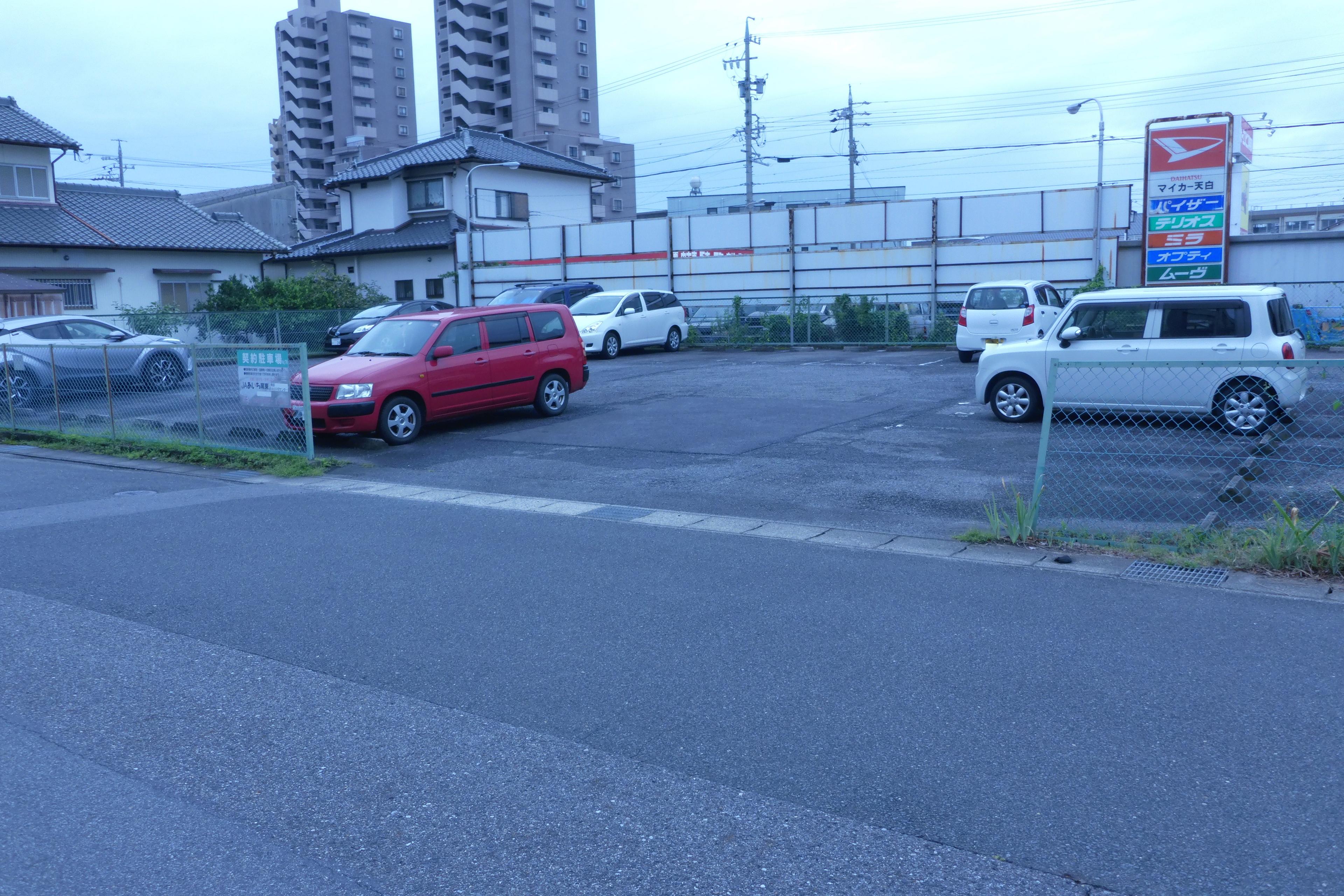 320078の外観・駐車場イメージ1枚目