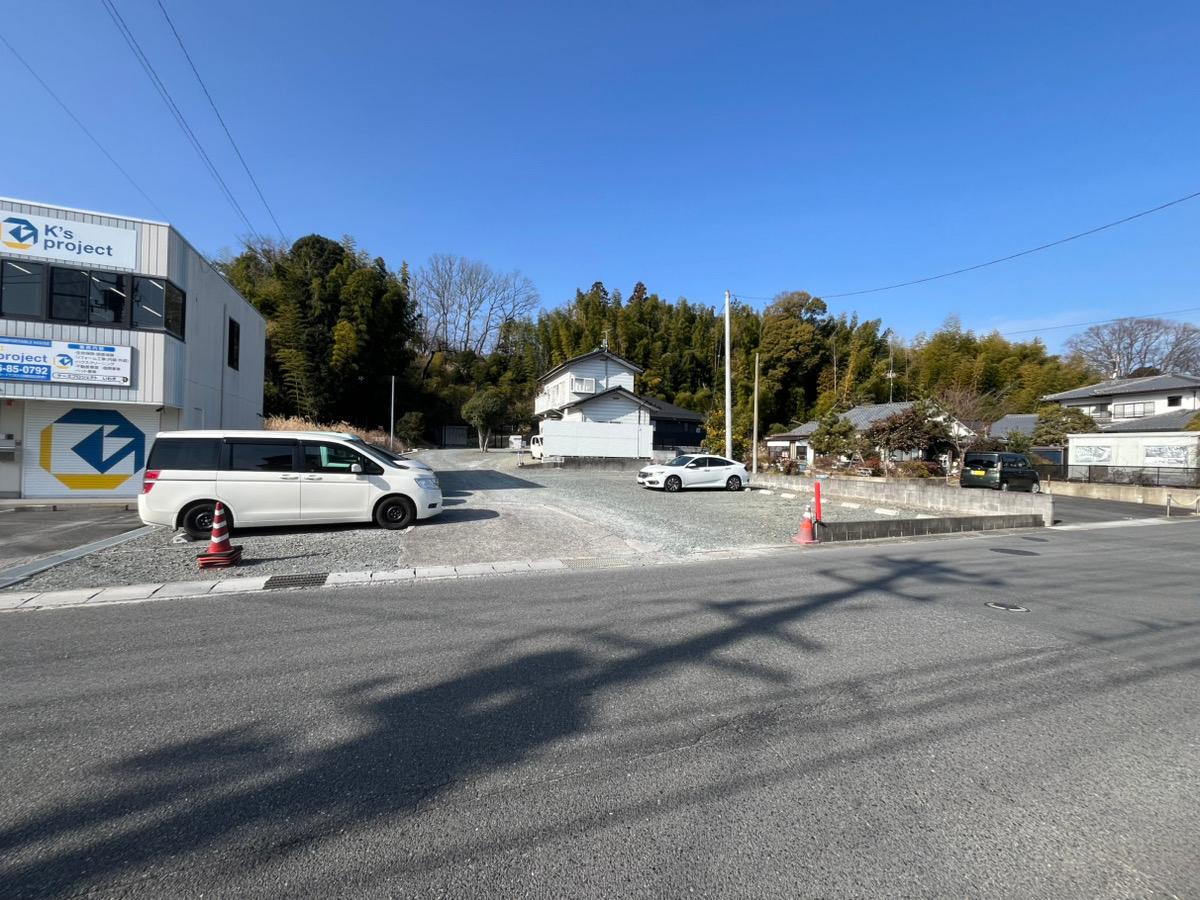 ネッツ小島月極駐車場の外観・駐車場イメージ2枚目