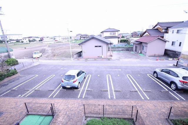 サニィ　コートの外観・駐車場イメージ1枚目