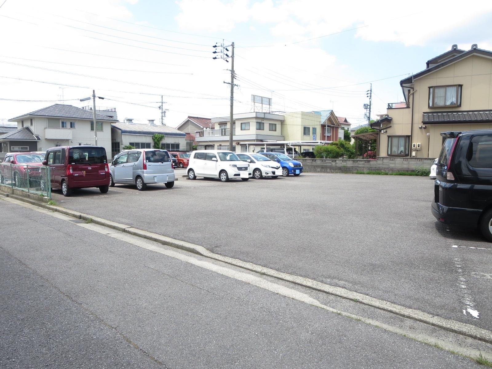 小島駐車場（堤下）の外観・駐車場イメージ2枚目