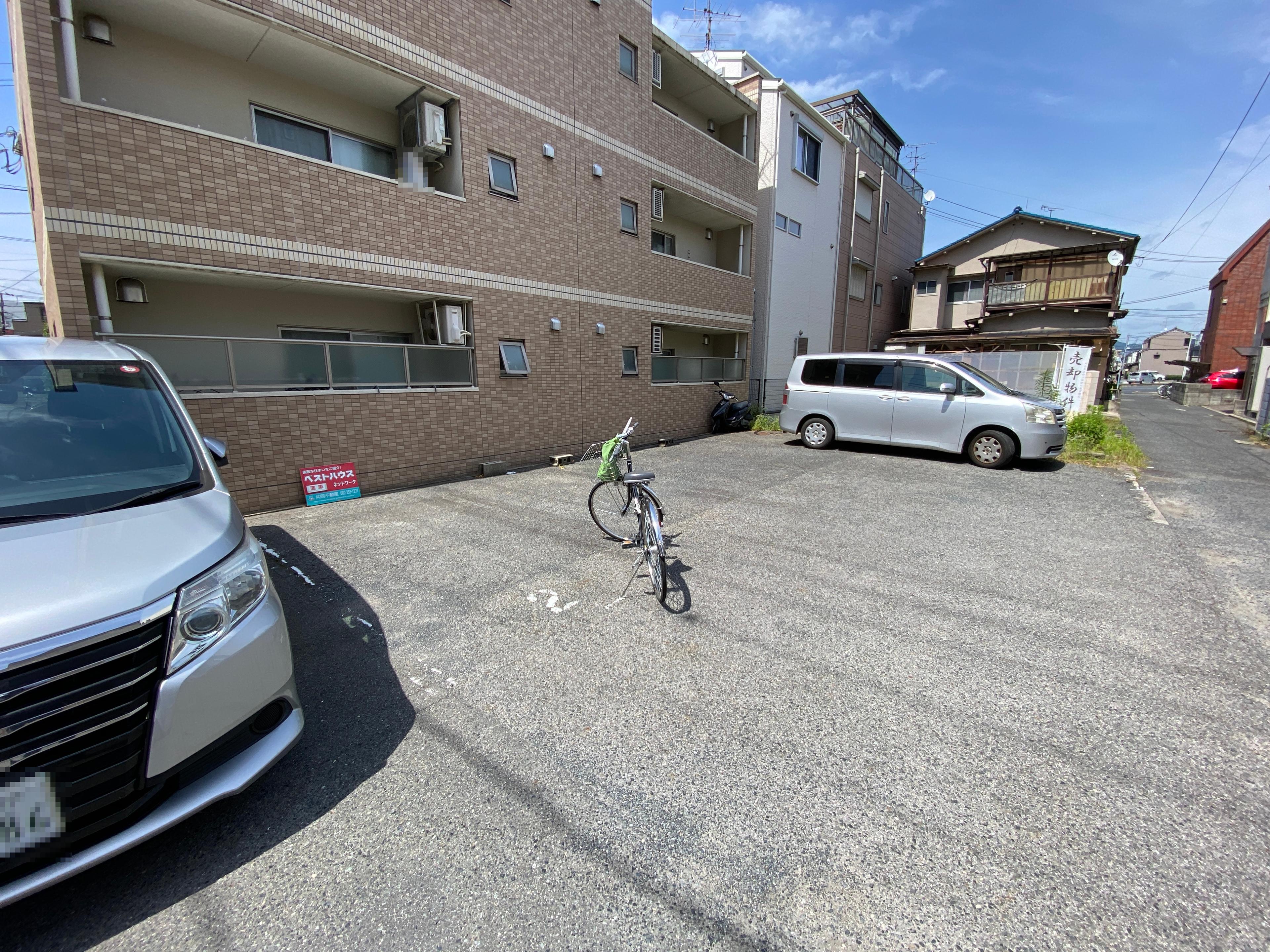 土岸ガレージの外観・駐車場イメージ1枚目