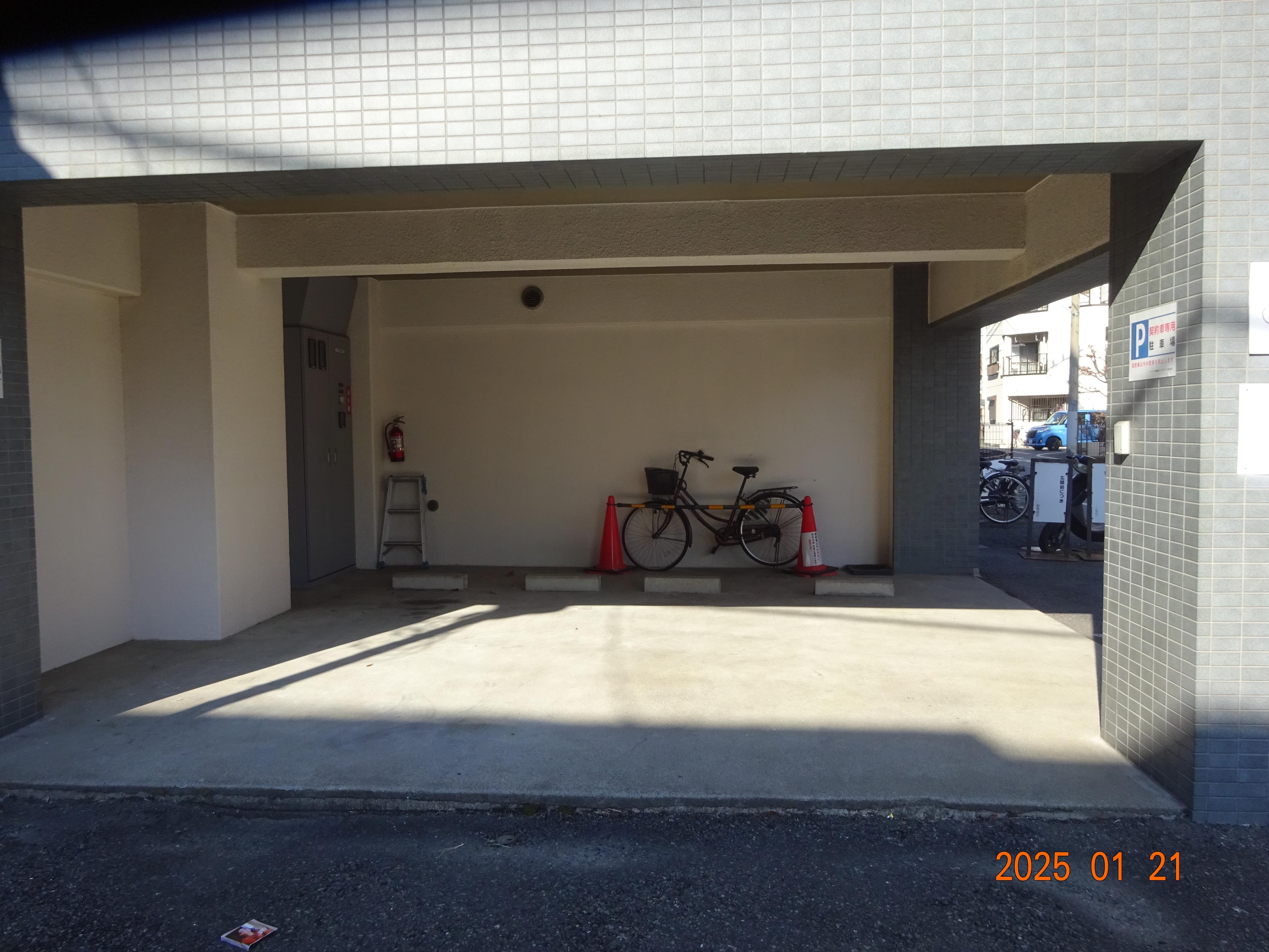 スカイコート西川口第8の外観・駐車場イメージ1枚目