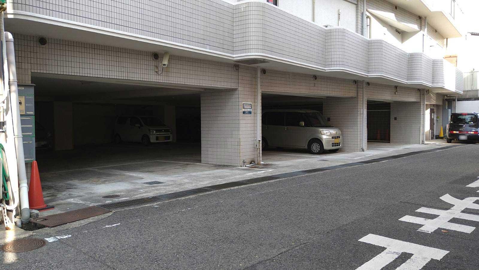 ライオンズマンション王子公園東　車庫の外観・駐車場イメージ1枚目