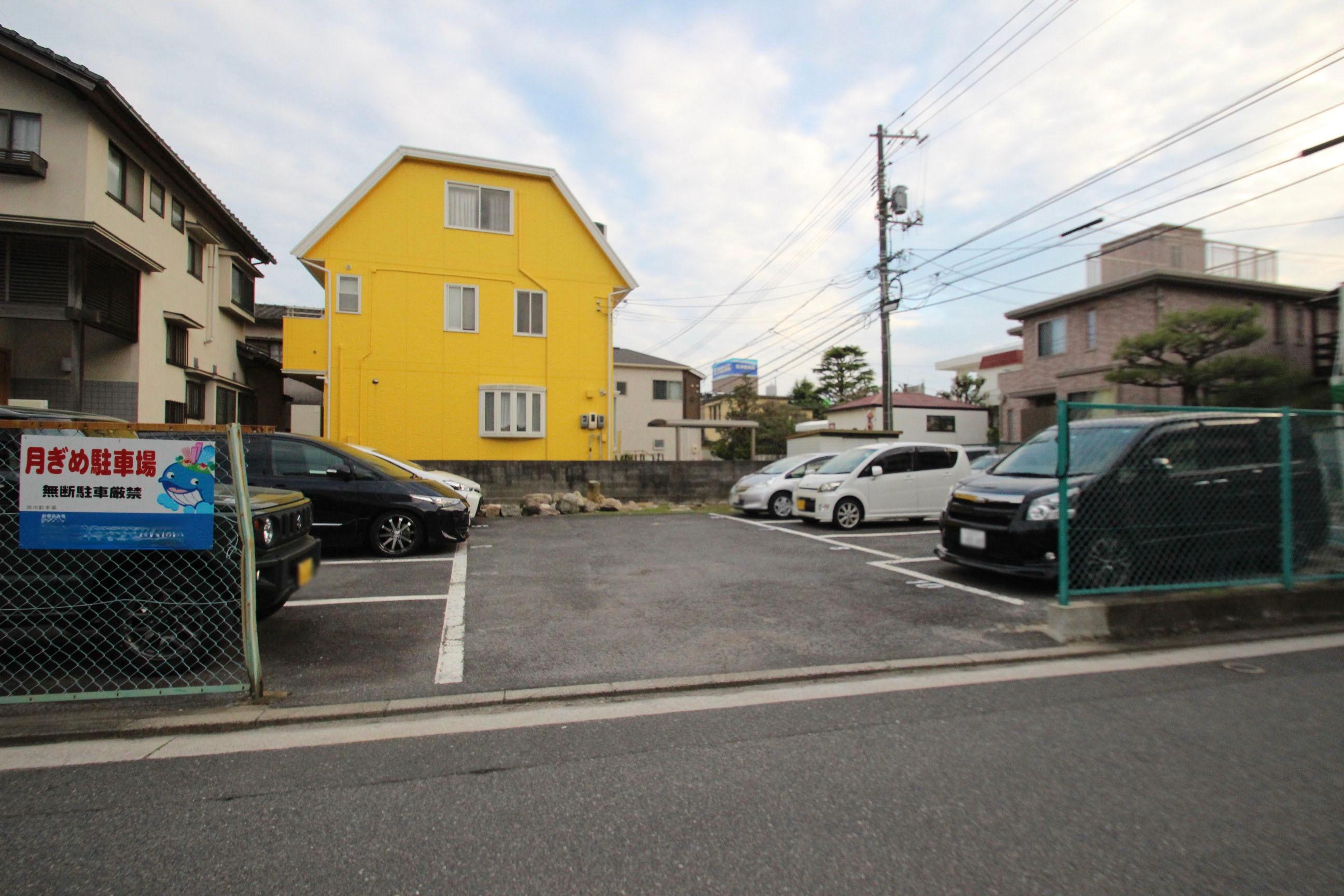 岡田駐車場の外観・駐車場イメージ1枚目