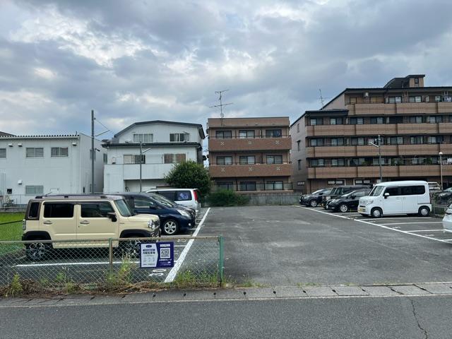 上野南町ガレージの外観・駐車場イメージ2枚目