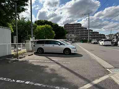 ウエルスパーキングの外観・駐車場イメージ2枚目