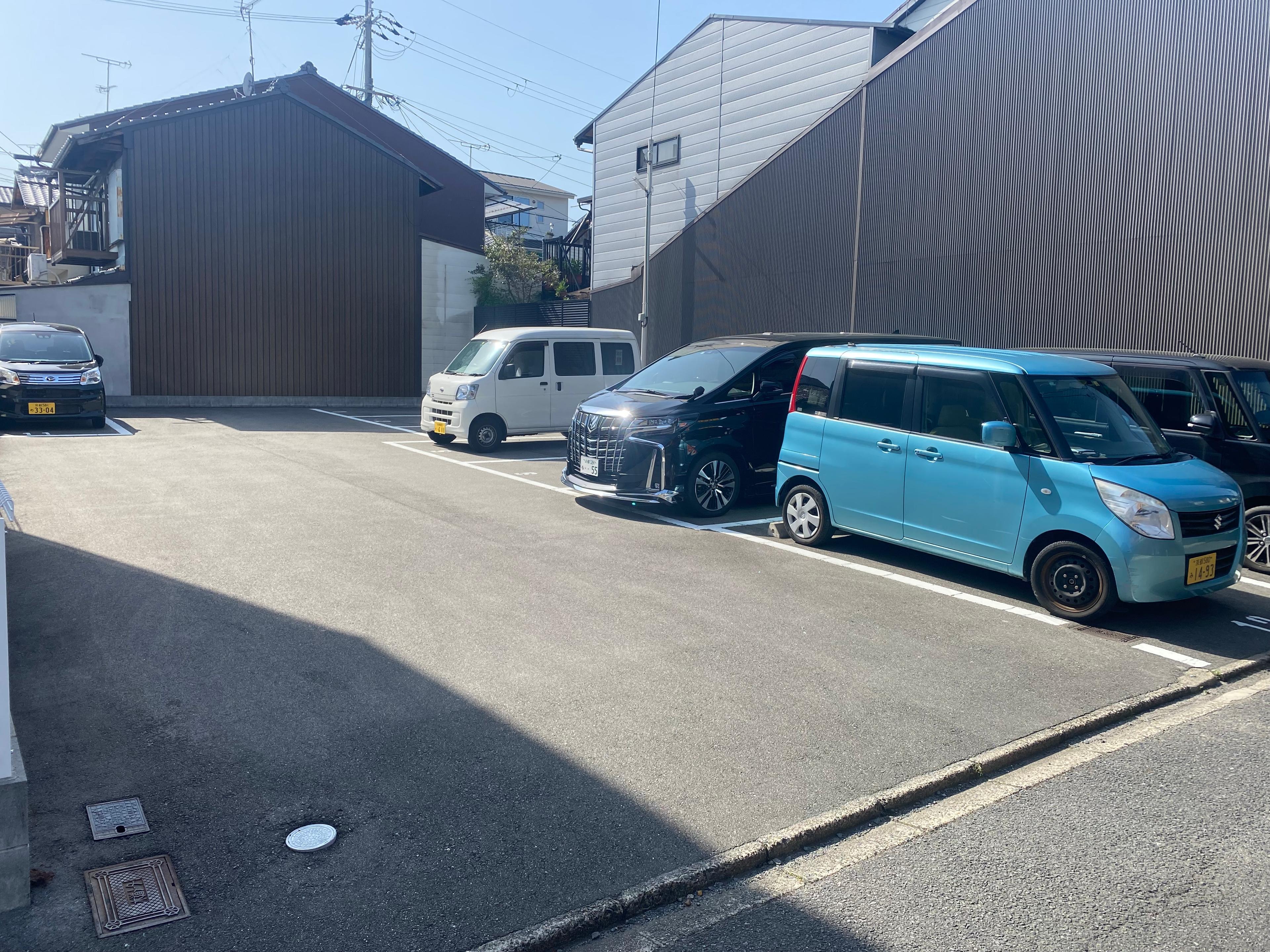 ガレージセブンの外観・駐車場イメージ2枚目