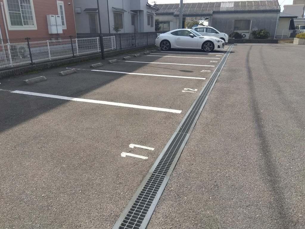 リリアンス(26079)の外観・駐車場イメージ2枚目