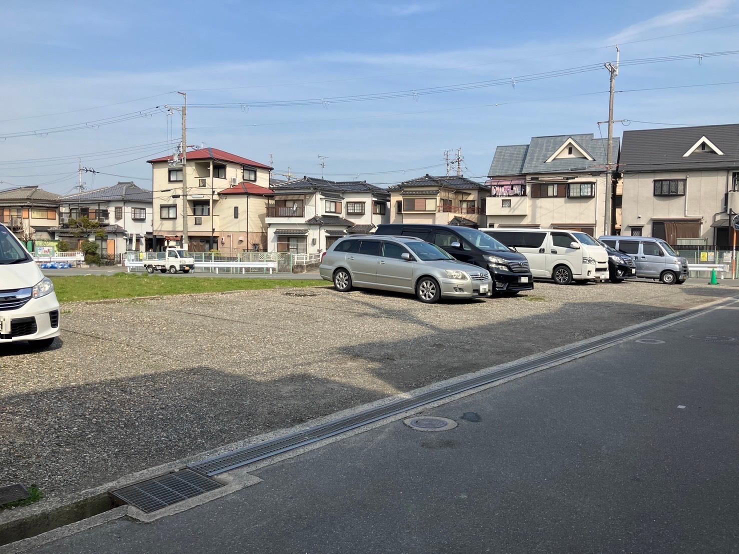 津田西町松本駐車場の外観・駐車場イメージ2枚目