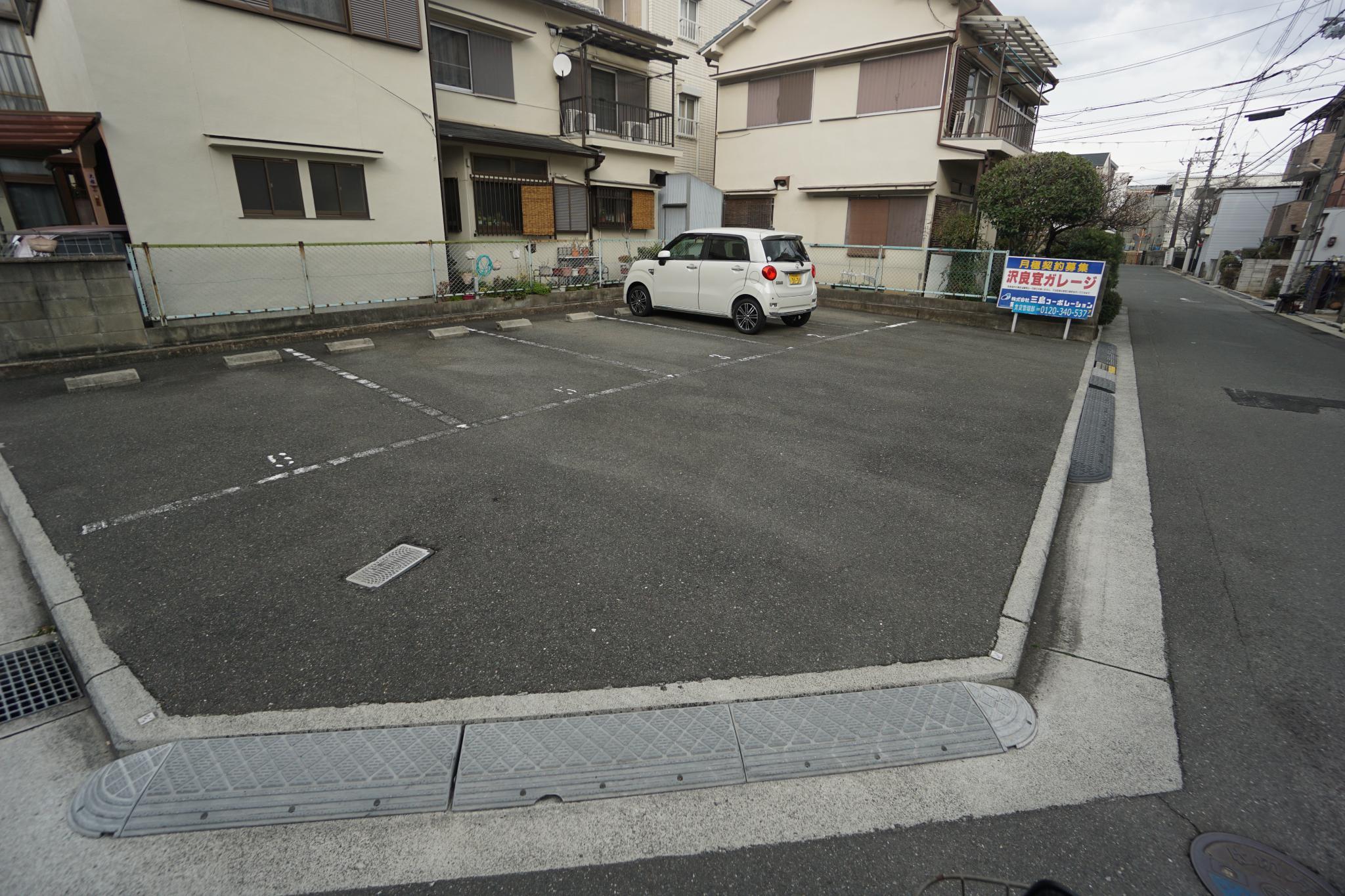 沢良宜西四丁目駐車場の外観・駐車場イメージ2枚目