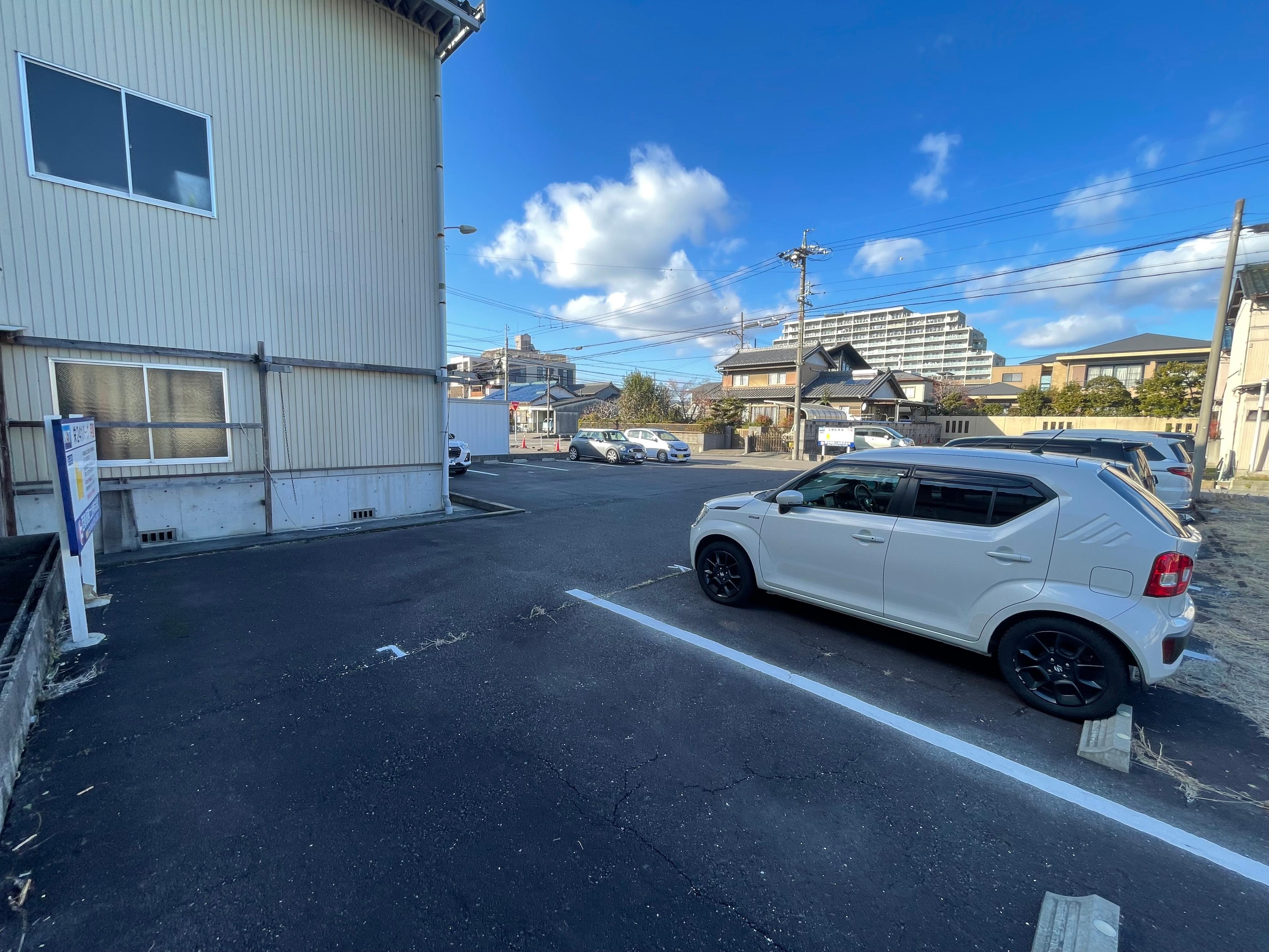 栄241パークの外観・駐車場イメージ2枚目