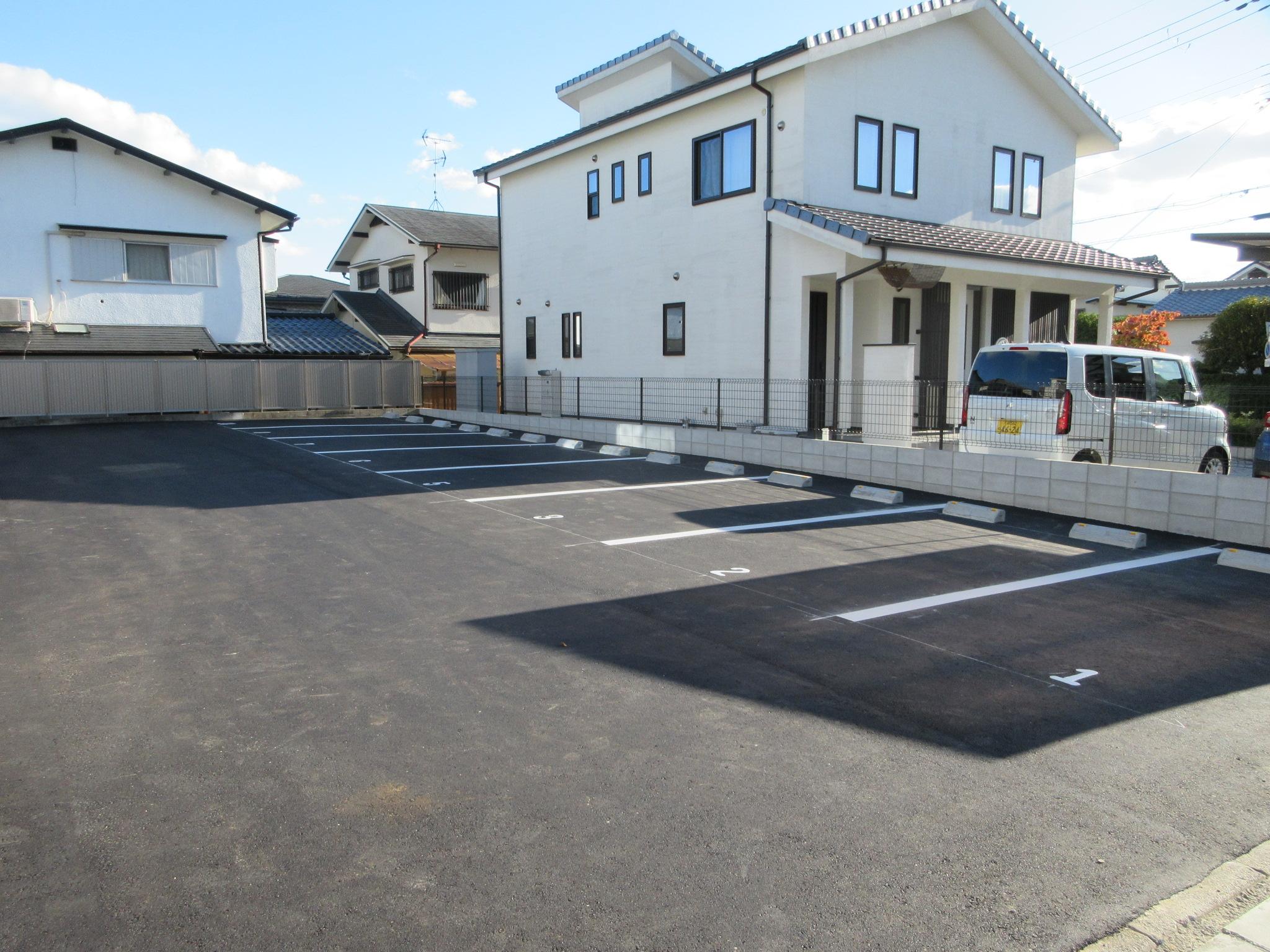 粟生新家パーキングの外観・駐車場イメージ1枚目