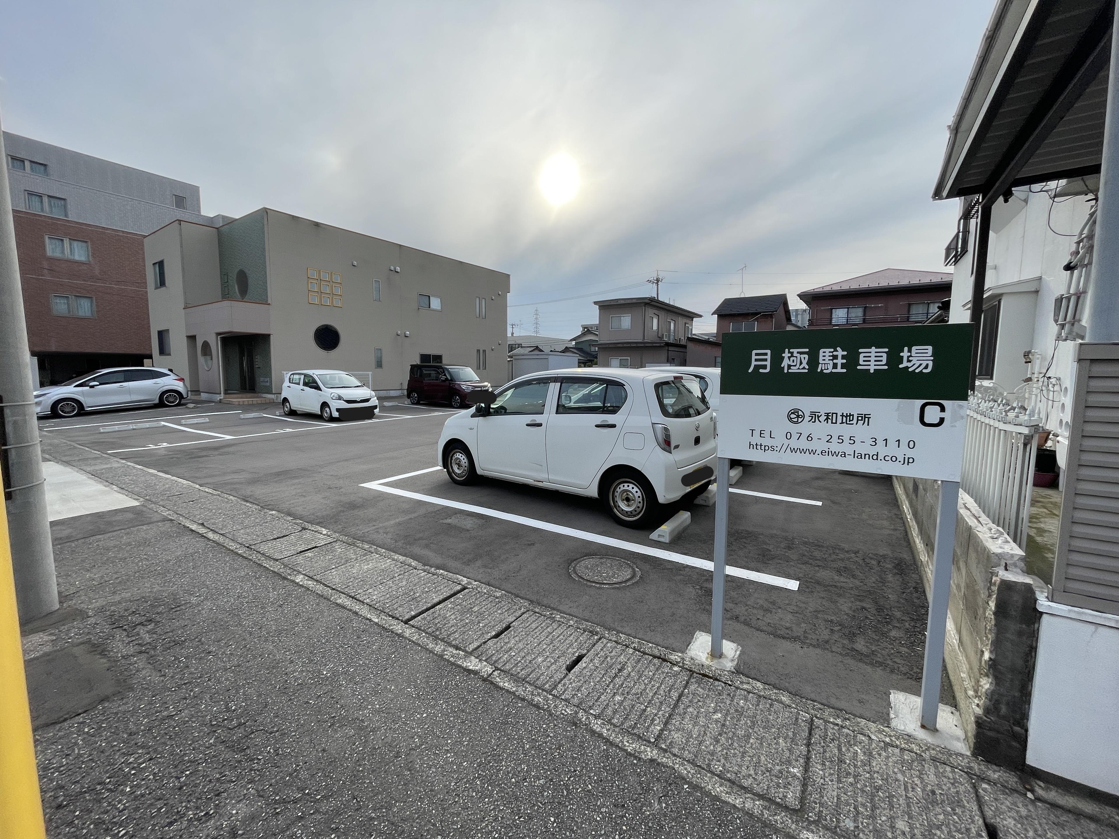 駅西本町3丁目Ｃ月極駐車場の外観・駐車場イメージ2枚目