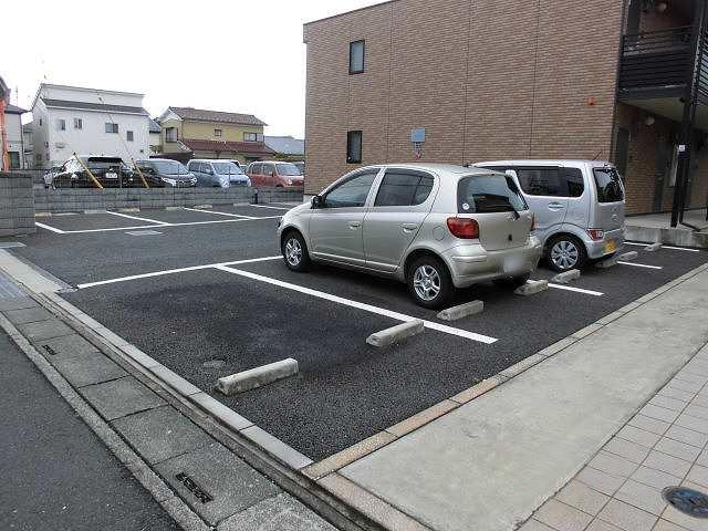 ヴィラージュ(53078)の外観・駐車場イメージ1枚目