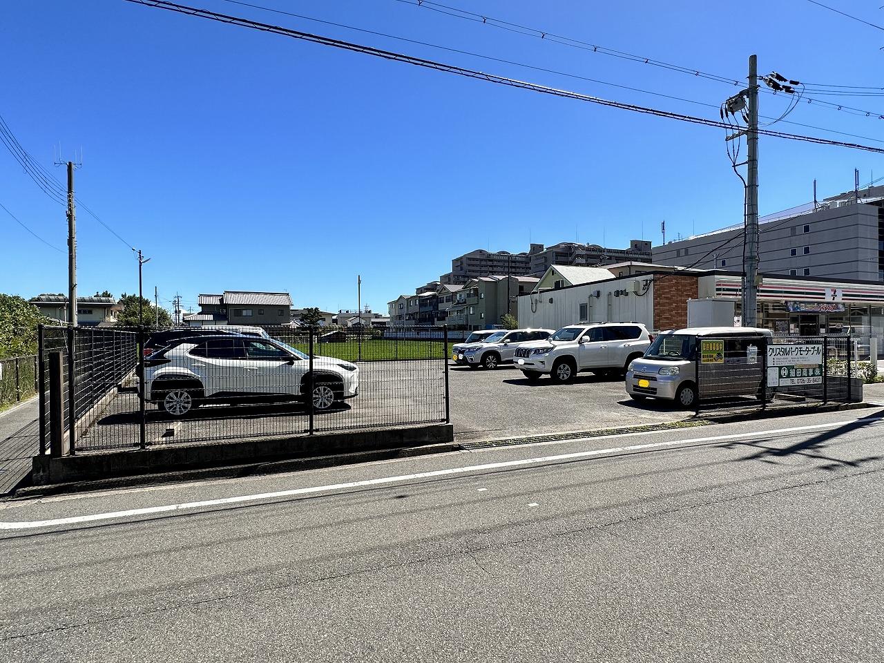 クリスタルパークモータープールの外観・駐車場イメージ1枚目