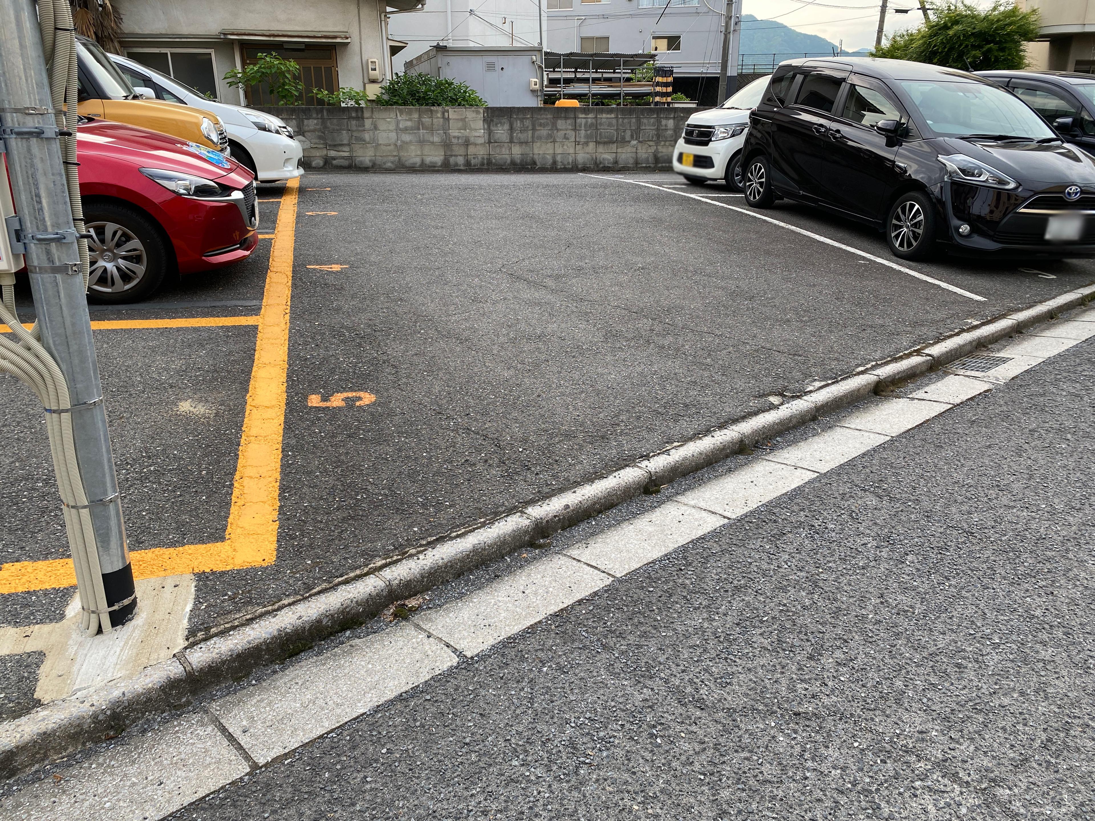 戸坂くるめ木ガレージの外観・駐車場イメージ3枚目