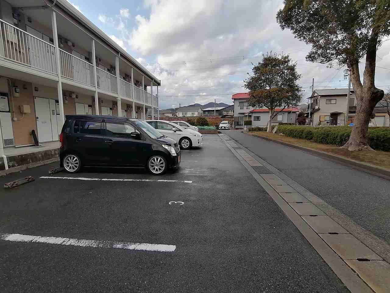 感謝(44974)の外観・駐車場イメージ1枚目