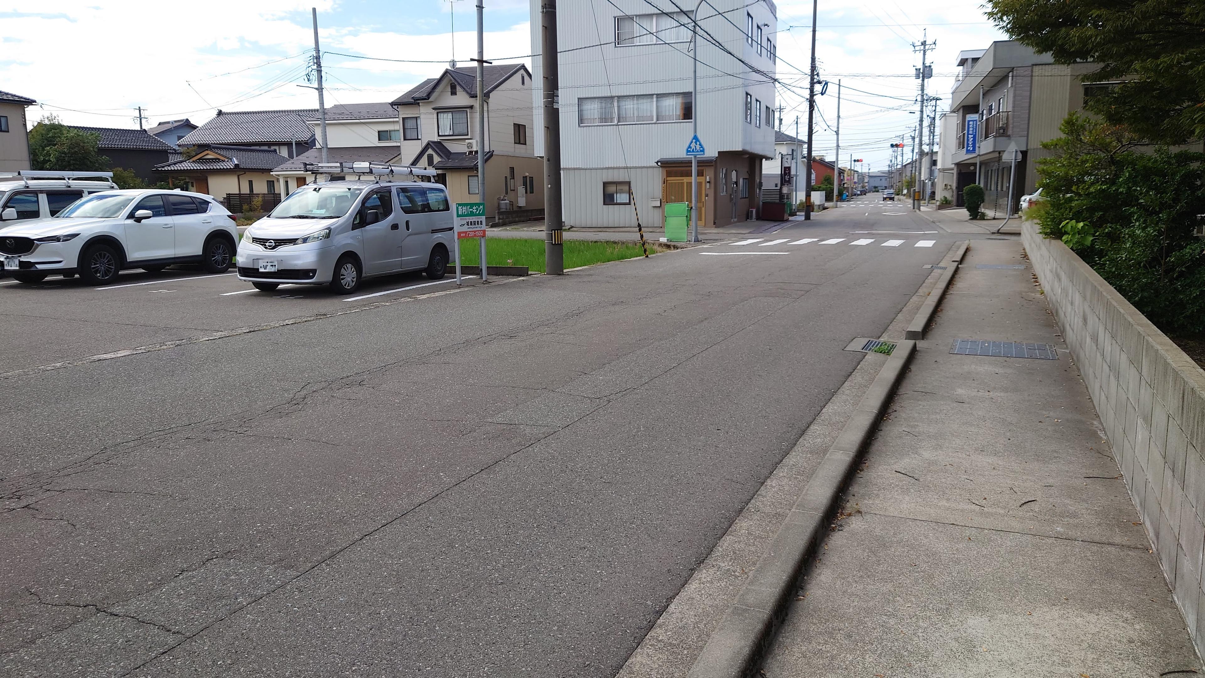 新村パーキングの外観・駐車場イメージ2枚目