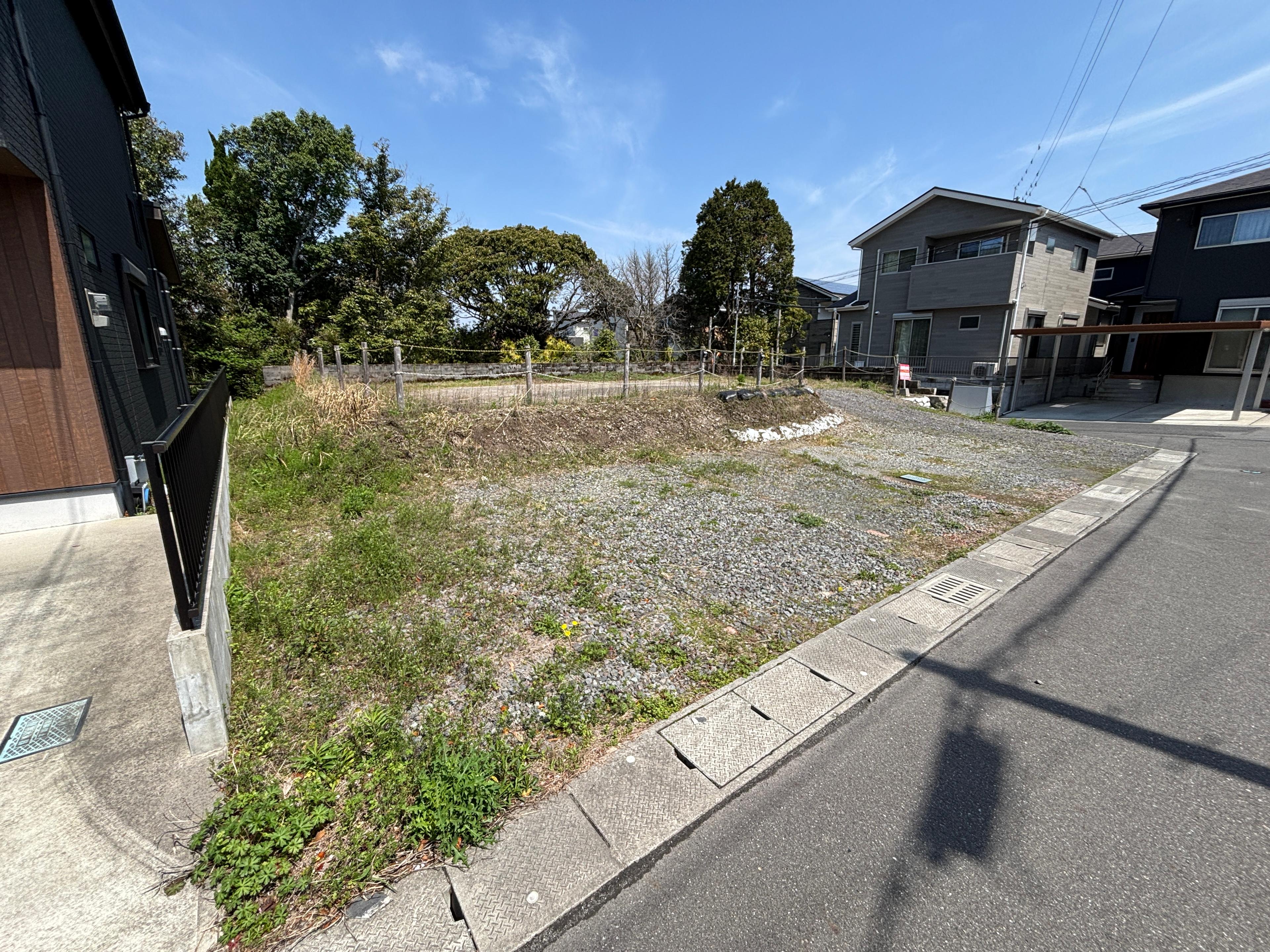ｵｰﾄ・ｽｸｳｪｱｰ吉野Ⅴの外観・駐車場イメージ1枚目