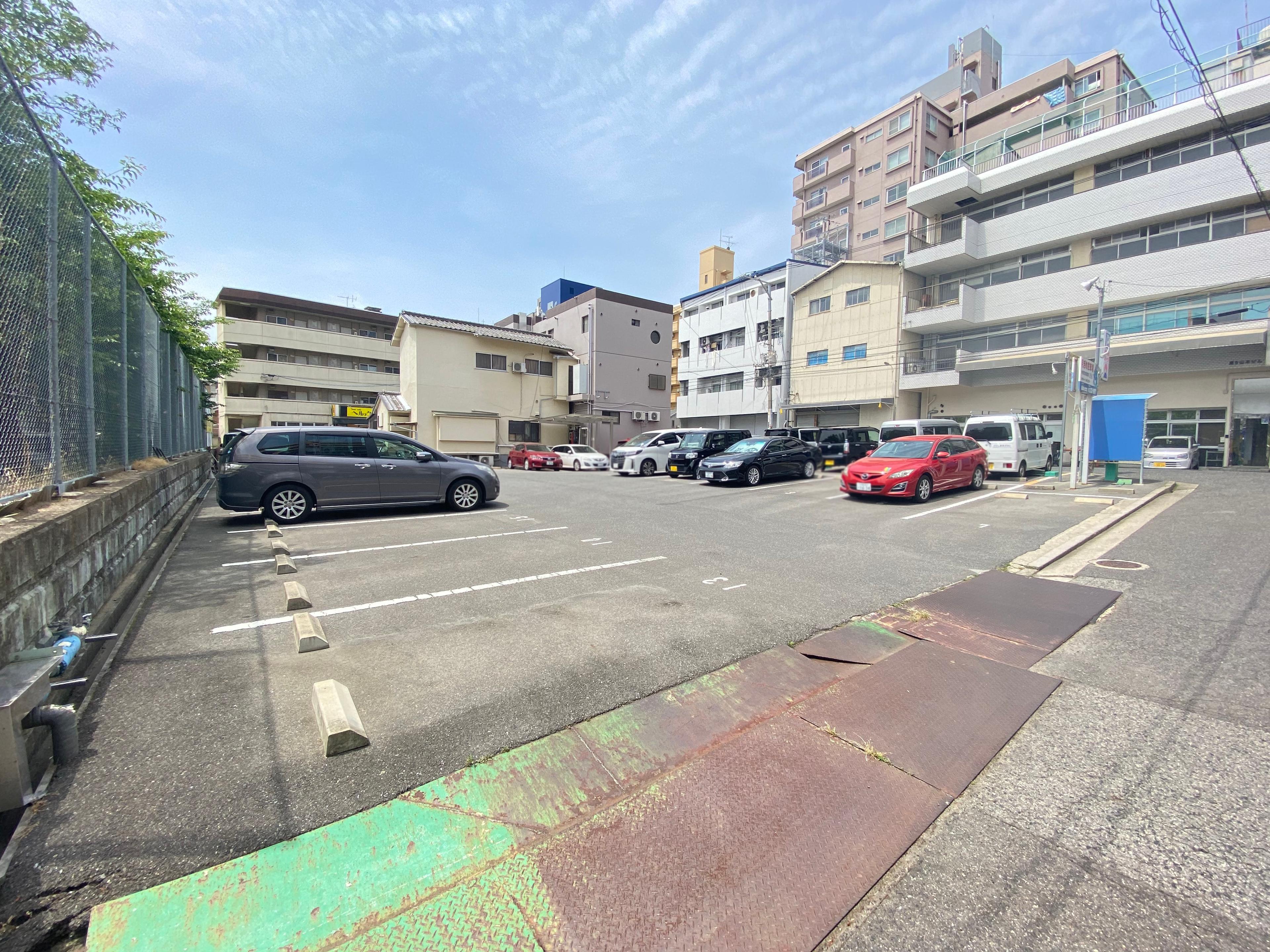 山本ガレージ（中広３丁目）の外観・駐車場イメージ1枚目